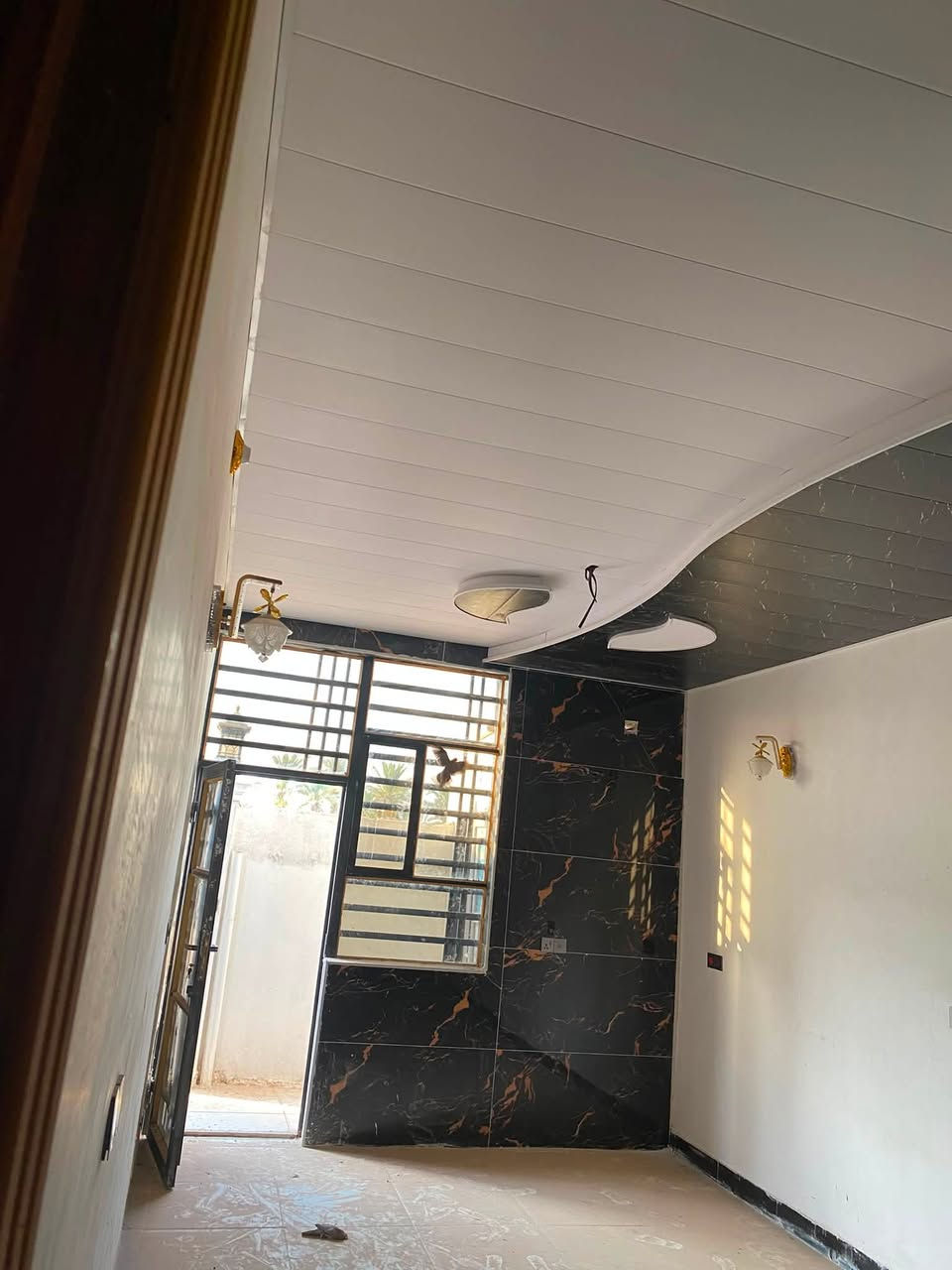 بيت للبيع مستعجل سعر ٢٦،٥٠٠ قفل
طابو زراعي سند ٢٥

مساحة ٨٠م 

غرفه 

مطبخ صغير 

استقبال صحيات داخليه و خارجية 

بناء حديث 

صب كونكريت الأساس و السقف 

العنوان مقابيل ملحق قرية الغدير عامود ٣١٧ 
*********** 
البيت مال عائلة صغير
