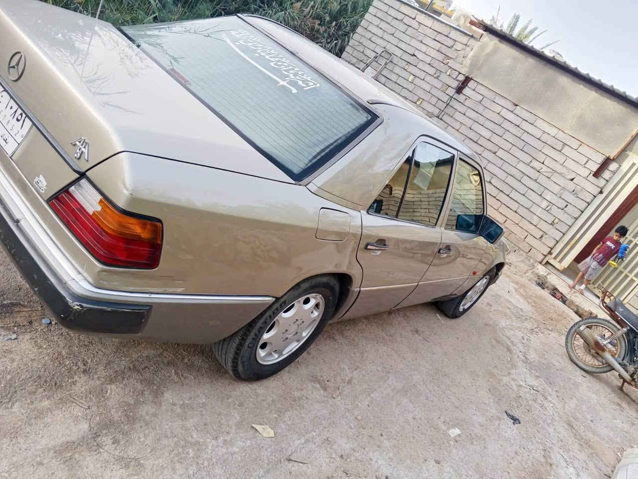 السلام عليكم مارسدس  مديل 87سنويه منتهيه ب25 راعيها موجود مكينه وكير وحداده جاهزه السعر 55وبيها مجال بيع او مراوس بمارسدس جامبو *********** مكان بصره قضاء المدينه
