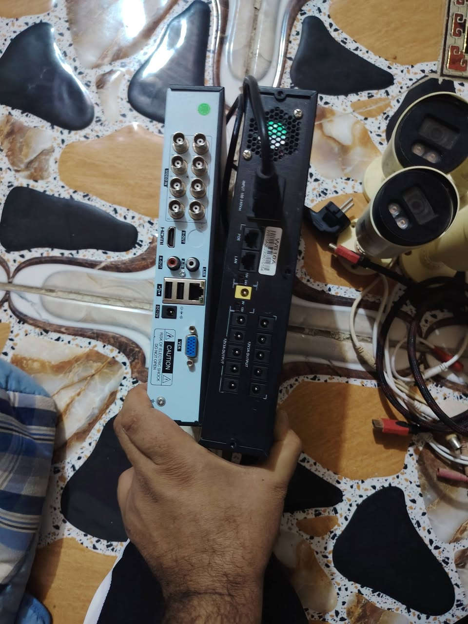 DVR / NVR جهاز تسجيل الكامرات
مع ​جهاز الـ UPS
مع 5 كامرات
 منظومه كامله 
سعر 200

***********
