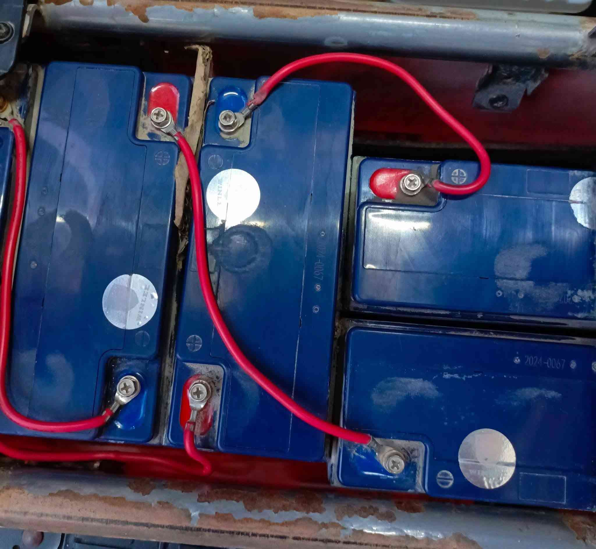 السلام عليكم
ماطور شحن للبيع🔋⚡

لايت اشاير هورن بلوتوث كلو شغال

بطاريات 5 أجداد عقل جديد 

اربع نمرات 

تشغيل اسويج وكرت وتشغل عن بعد عاطل

السعر 300 وبي مجال 

المكان موصل أيسر حي الانتصار.   يرحم والديك الي ما يشتري لا يراسل الموطور ما مبدل كلشي بي بس تشغيل عن بعد عاطل هاذوا.   ***********
