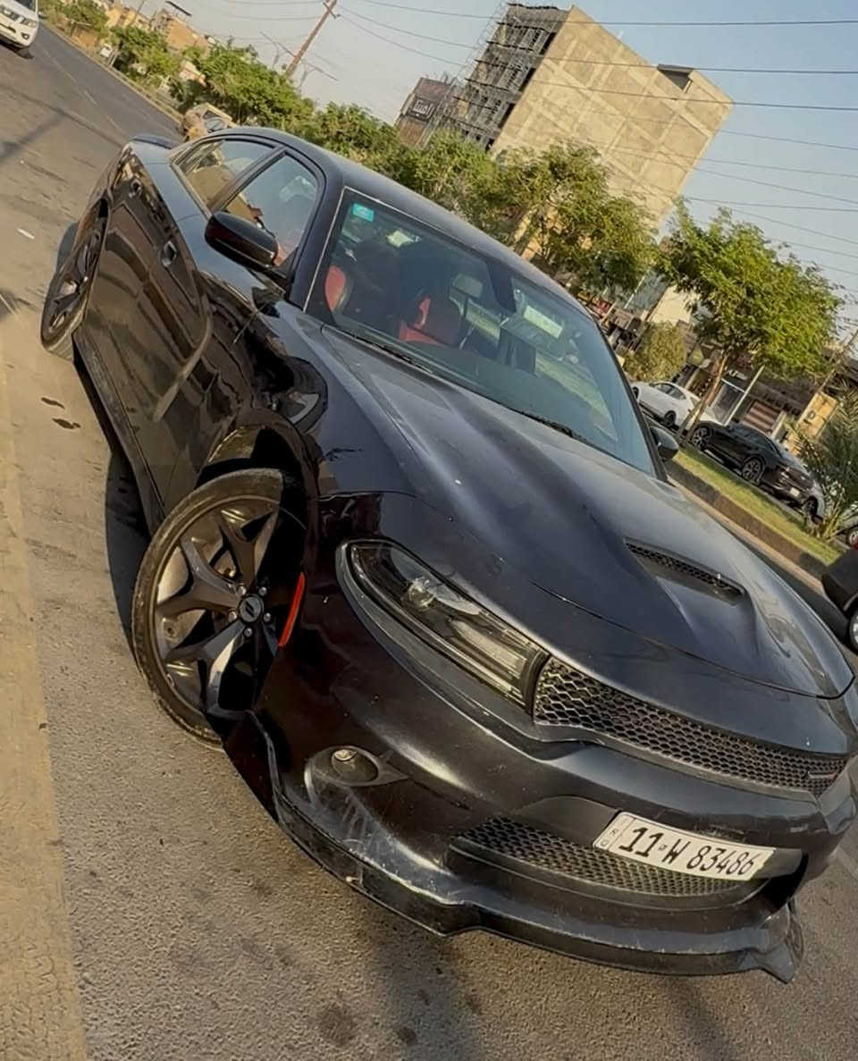السلام عليكم دوج جارجر ٢٠١٩GT  بارد فقط بدون فتح وصبغ وتبديل حتى الدعاميه بلاديه ماشيه ٤٠ رقم بغداد بأسمي هزة جديدة بدون نقص سياره جديدة سعرها ٢١٠ مكانها بغداد 
***********

