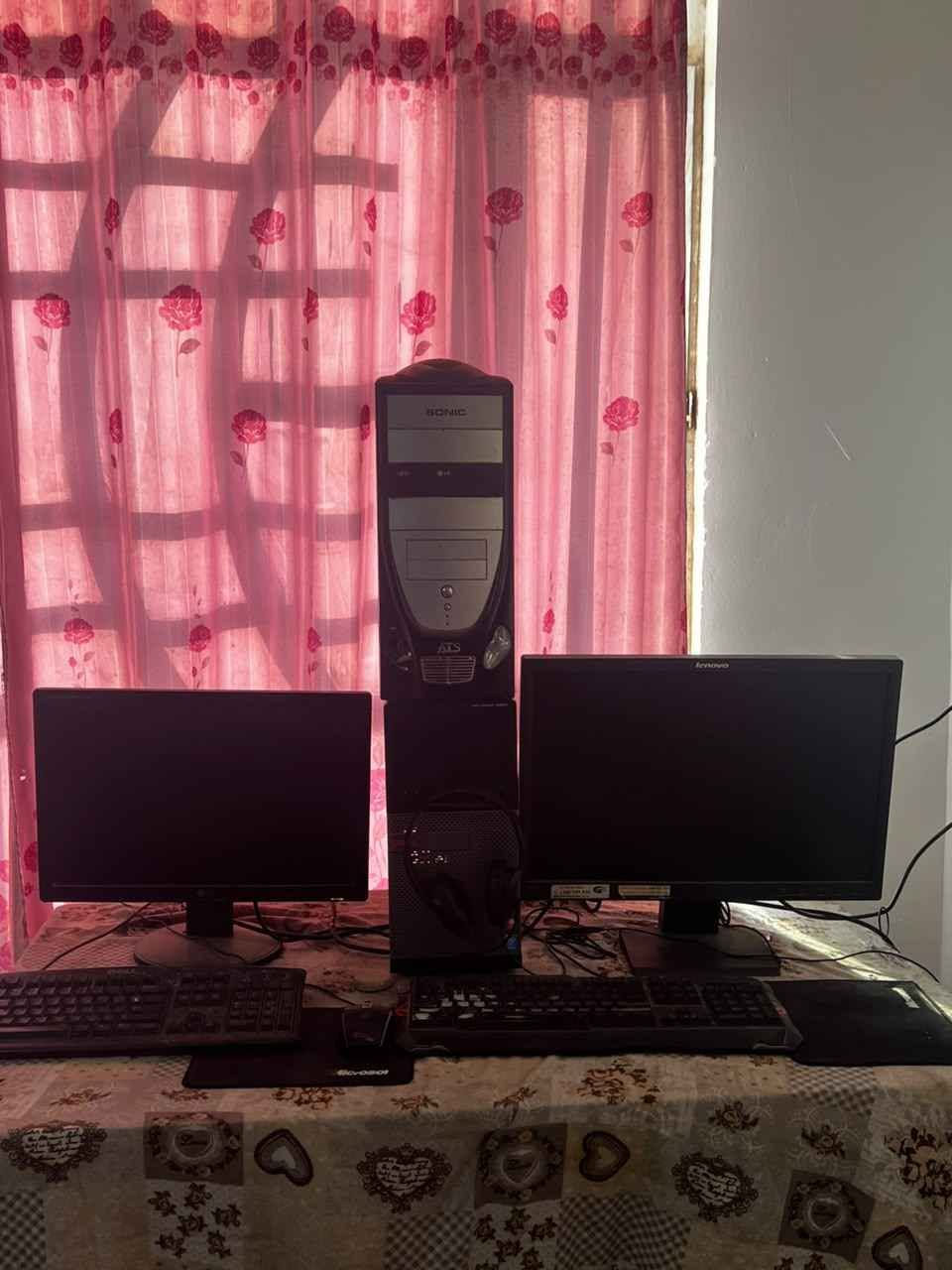 حاسبات عدد٢ مثل متشوف المواصفات كدامك واثنينهن الهارادات ssd 
مكاني بغداد بوب الشام 
*********** الفارس, صلاح الدين

نص مكتوب في الصور:
- Control Panel All Control Panel Items System View basic information about your computer Windows edition Windows 7 Ultimate Copyright 2009 Microsoft Corporation. All rights reserved. Service Pack 1 System Rating: Windows Experience Index Processor: Intel(R) Core(TM)2 Duo CPU E8400 @ 3.00GHz 3.00 GHz Installed memory (RAM): 4.00 GB (3.25 GB usable) System type: 32-bit Operating System Pen and Touch: No Pen or Touch Input is available for this Display Computer name, domain, and workgroup settings Computer name: 111-PC Full computer name: 111-PC Computer description: Workgroup: WORKGROUP Windows activation Windows is activated Product ID: 00426-OEM-8992662-00006 Action Center Windows Update Performance Information and Tools