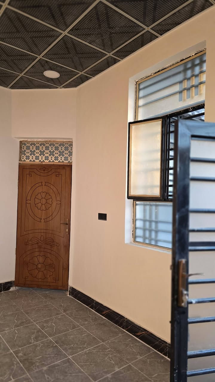 على بركة الله
 بيت للبيع طابو زراعي سند ٢٥ البيت ركن شارعين متوفر كافه الخدمات كهرباء مجاري الخ تفاصيل عنوان البيت مجمع الجوادين نهايه شارع ٣٠ قرب سيد حبوب

 البيت اساس صب كونكريت وسقف كونكريت ايضا البناء درجه اولى جص وسمنت وبورك وسقف ثانوي علطول البيت بمعنا الكلمه كامل ١٠٠% البيت ستوه الاسطى طلع من يمه شما احجيلك عن تفاصيله قليل بحقه والارضيه بورسلين

محتويات البيت غرفتين داخليه صحيات داخليه وخارجيه + تهويه للغرف يعني البيت مو مخنوك مطبخ حار وبارد  سيراميك وصاله مرتبه وبيتونه وتشاريف ممكن تسوي طابق ثاني هواي تفاصيل بي البيت 

لاستفسار اكثر التواصل على الصفحه او الاتصال على ***********

