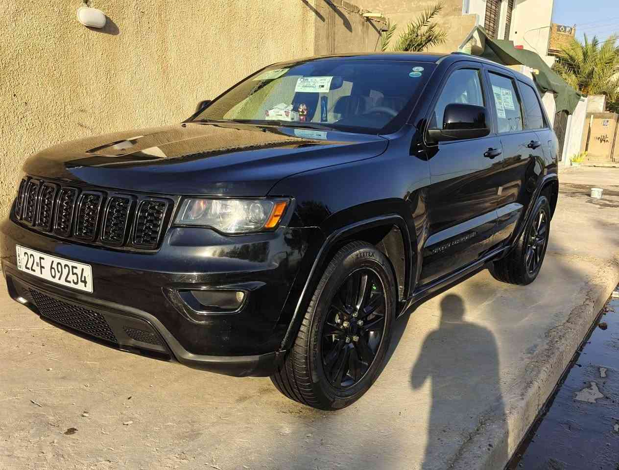 جيب لاريدو ٢٠١٩ وارد أمريكي حادث جاملق امامي وحافت البنيد بدون ارباك  والباقي مكفوله كفالة عامة لا ضربه ولا صبغ ولا بارد ولا شخوط ولا رصعات مواصفات فول ماعده الفتحه سياره بصمه تشغيل بصمه أبواب  كشن جلد كهربائي تتفئه بلكشن رادارات أماميه وجانبيه شاشه كبيره مري شفط  مكينه ٦ سلندر برقي مامفتوح جديده عدسات ضوئية ٣ انضمه قياده تحكم ستيرن كروز سرعه مانع الانزلاق لد امامي وخلفي لايت زنون اصلي بكلايت لد برده خلفيه وبيها مواصفات اكثر سياره ماشيه ٦٨الف جديده بمعنى الكلمة رقم اربيل بسمي رقم جديد وسنويه  وهزه وفحص جدد تحويل اني حاضر العنوان بغداد حي النورين السعر 190/ورقة للستفسار ***********
