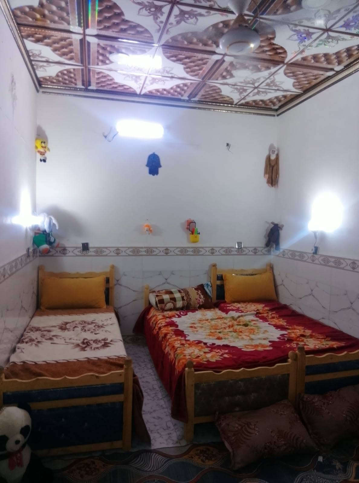 بيث  100 متر البيع  مكانه بلنجف شارع كربلاء طريق ياعلي عامود 176 مشمول بتطويب البناء طابوك صب كونكريت سقوف ثانيويه شوفت العين بنيان درجه اولا الاستفسار  اكثر ع رقم *********** وتساب بسعر مناسب جدا بيع مستعجل البيت قريب ع شارع العام ويصلح ستراحه الزوار
