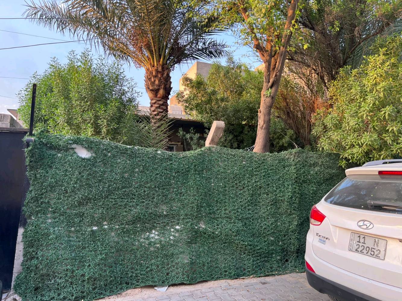 🏡✨ للبيع بيت + حديقة وملحق – بغداد الجديدة ✨🏡
​📍 الموقع: بغداد الجديدة – شارع المسبح – قرب معهد المعلمات ومحطة الكهرباء(موقع مميز وكلشي متوفر وقريب علية) 
📐 مساحة البيت: 138.70 متر مربع
🏗️ التفاصيل: بناء السبعينات (طابقين)
🛌 محتويات البيت: 4 غرف نوم + هول + استقبال + مطبخ + صحيات
🌳 مميزات إضافية: حديقة تجاوز مساحتها أكثر من130.5 متر مربع ملاصقة للبيت مباشرة تحتوي على بيت مصغر (2 غرفة + مطبخ + صحيات) 🏠
💰 السعر: 400 مليون (وقابل للتفاوض) 🤝
📞 للتواصل والاستفسار: ***********