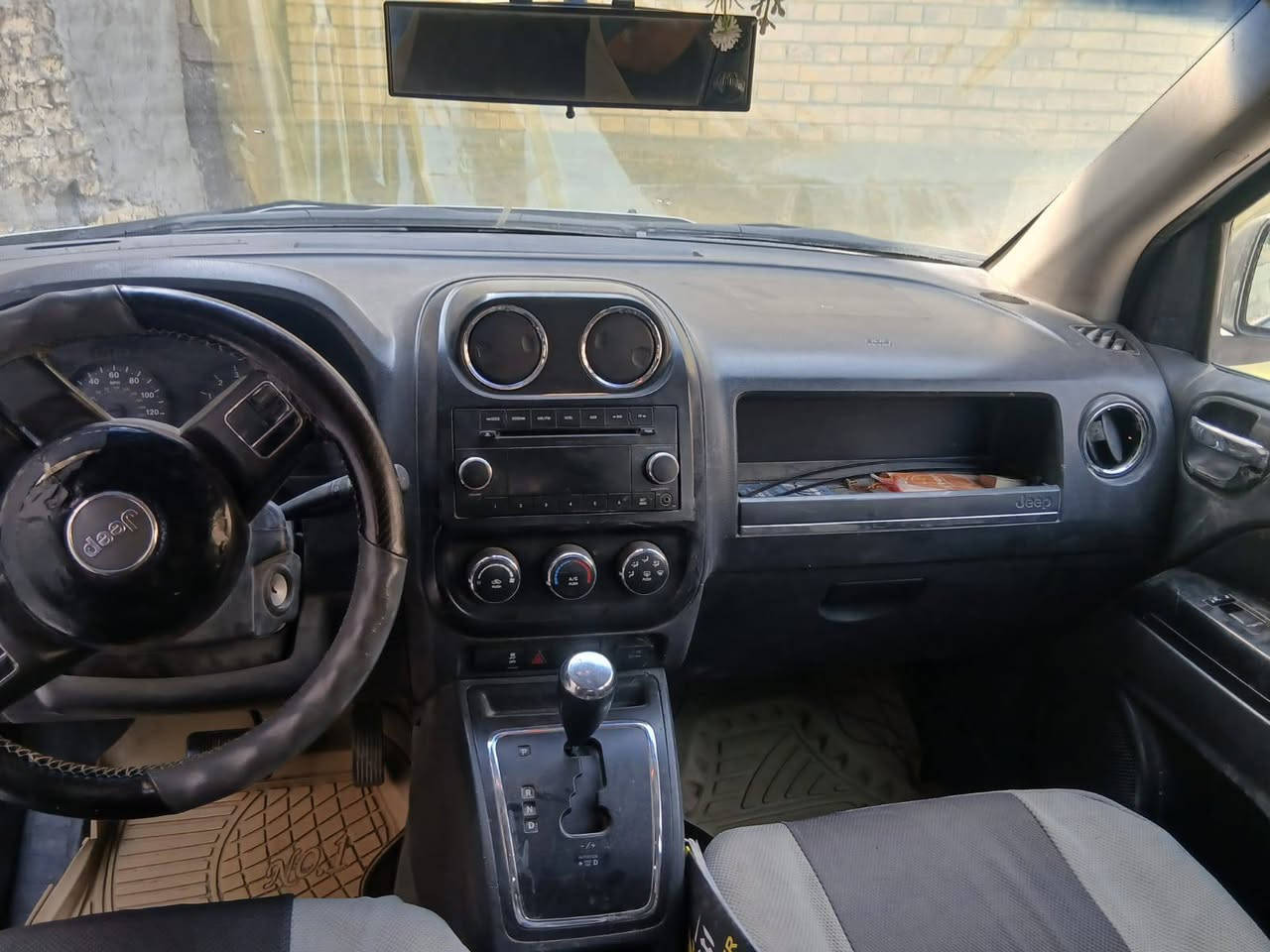 السلام عليكم  جيبك كومباس 

مديل 2001 

سياره نضيفه وحلوه  وصور ضالمته 

سياره حداديه جديده ب900كامله 

تبريد توني مسوي ب اكل مني مليون 

محرك 2500  صرفيته حلوه 

((((((السعر   65. وبيه مجال )))))

مكاني ناصريه سوق الشوخ  ***********
