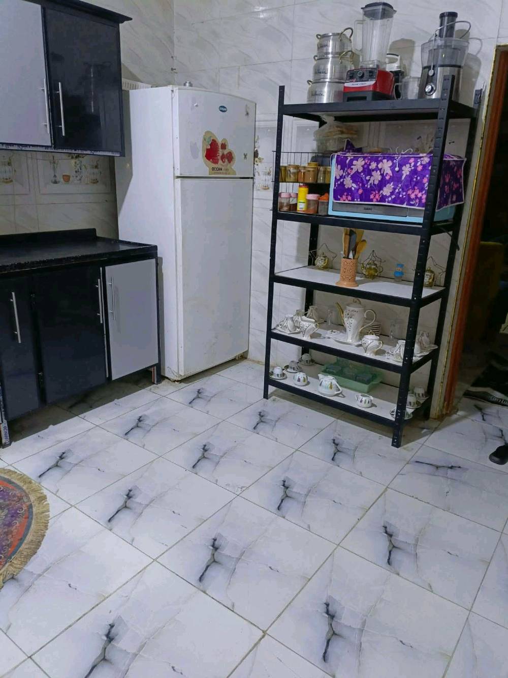 سلام عليكم بيت بل جزيره بل فيروزيه الجسر لأول مقابل مدرسه العنفوان طابقين مساحه 150متر استقبال وطارمه وحمام خارجي ومطبخ وصاله وغرفه وحمام داخلي ومنور فوك غرفتين وصاله وحمام وسطح السعر ٩٢ هو والكاونتر وبي مجال