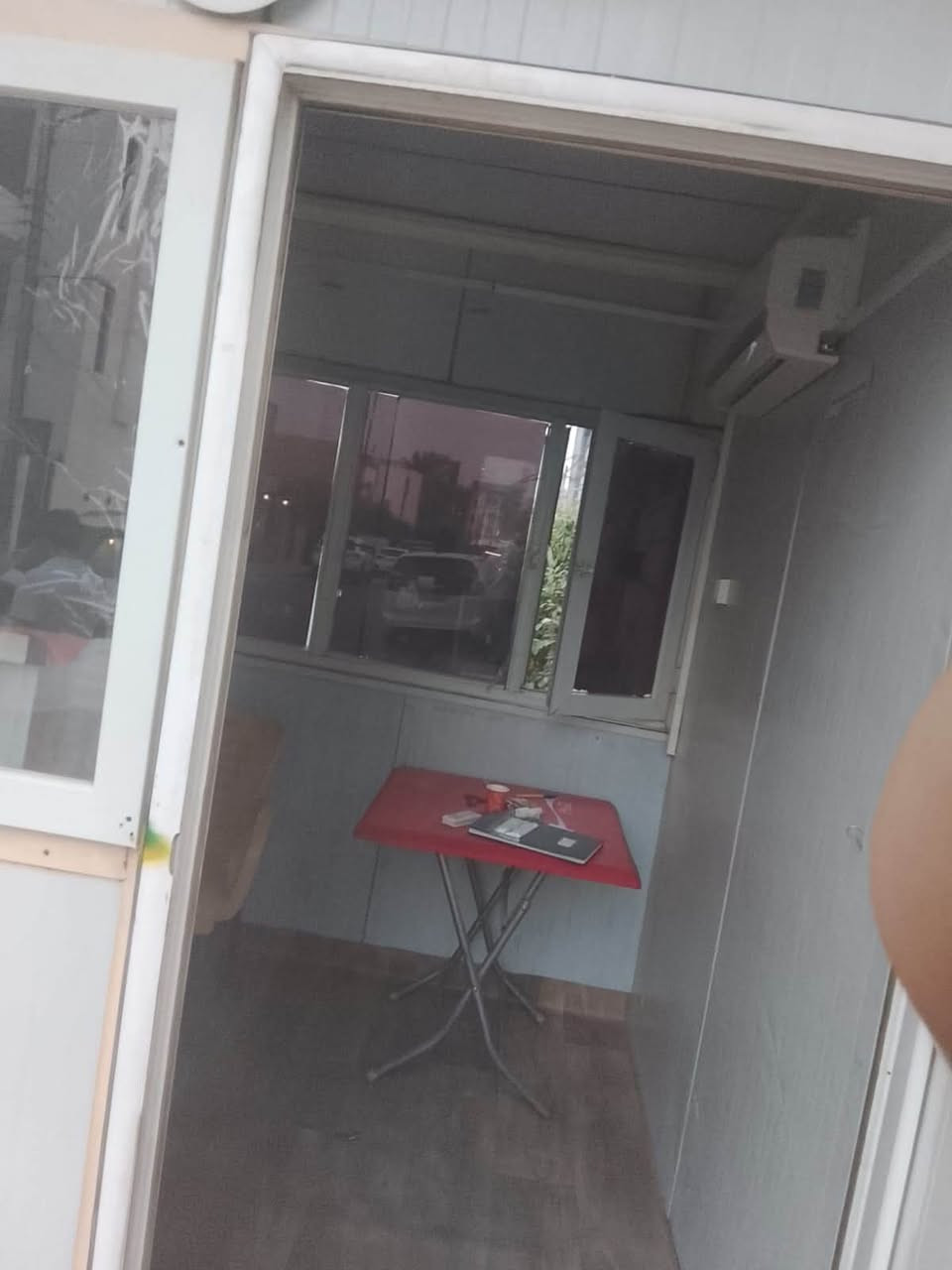 كرفان امن للبيع مع سبلت طنين
في المنصور قرب تقاطع 14 رمضان 
للتواصل:*********** 
+
+964 771 852 8115
