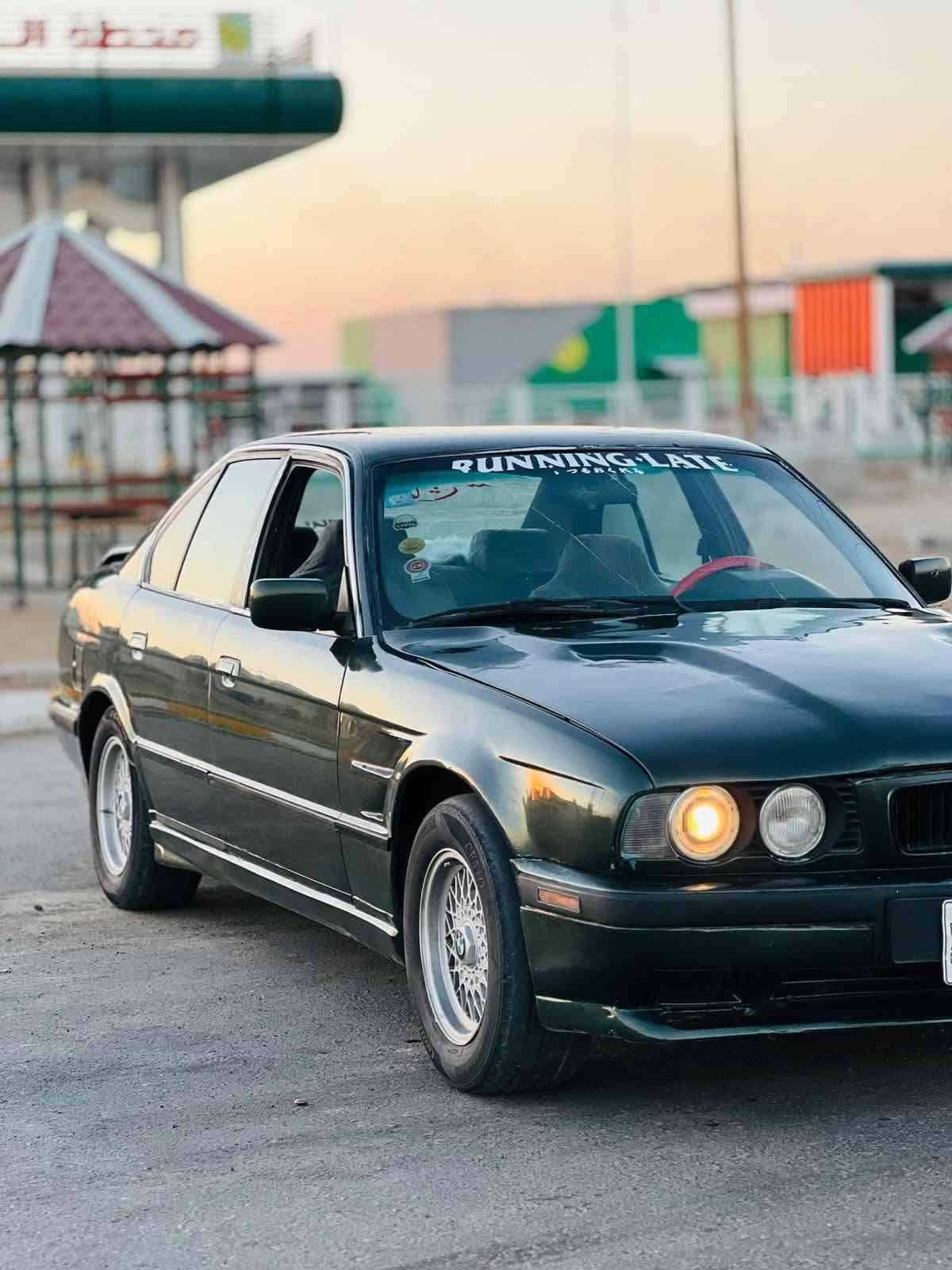 السلام عليكم للبيع او مراوس  BMW /
520/ اصل 
مكينه 525
كير عادي 
موديل 1991 لون زيتوني 
رقم بغداد مشروع وطني 
كير مكينه صدر شرط 
كهربائيات شغاله مابيها نقص 
ويل خليه بلادي 
سياره جديده بمعني الكلمه 
فول نشاط 
ترايها 200 
تبريد كامل نقص غاز فقط 

السعر 43$$/وبيها مجال 
رقم الهاتف / ***********
العنوان صلاح الدين تكريت
