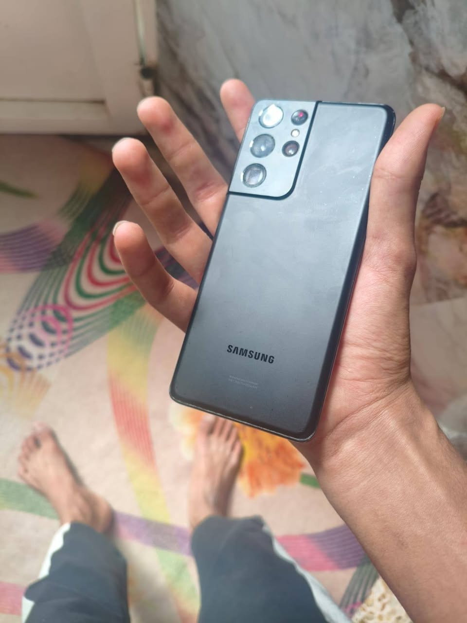 S21Ultra العملاق وارد امريكي
المعالج: Qualcomm Snapdragon 888 5G — 5nm
GPU: Adreno 660
RAM: 12GB أو 16GB
التخزين: 128 / 256 / 512GB
الشاشة: 6.8" Dynamic AMOLED 2X
الدقة: 3200×1440 QHD+
التحديث: 120Hz Adaptive
البطارية: 5000mAh
الشحن: 25W سلكي، 15W لاسلكي
مقاومة الماء: IP68
البصمة: Ultrasonic تحت الشاشة
📸 الكاميرات
الرئيسية: 108MP
Ultra Wide: 12MP
Telephoto 3×: 10MP
Periscope 10×: 10MP
السيلفي: 40MP
الفيديو: 8K@24fps، و4K@60fps 
جهاز فقط وياه كفر ولاصق حمايه 
السعر 350 وبي مجال للطيبين
