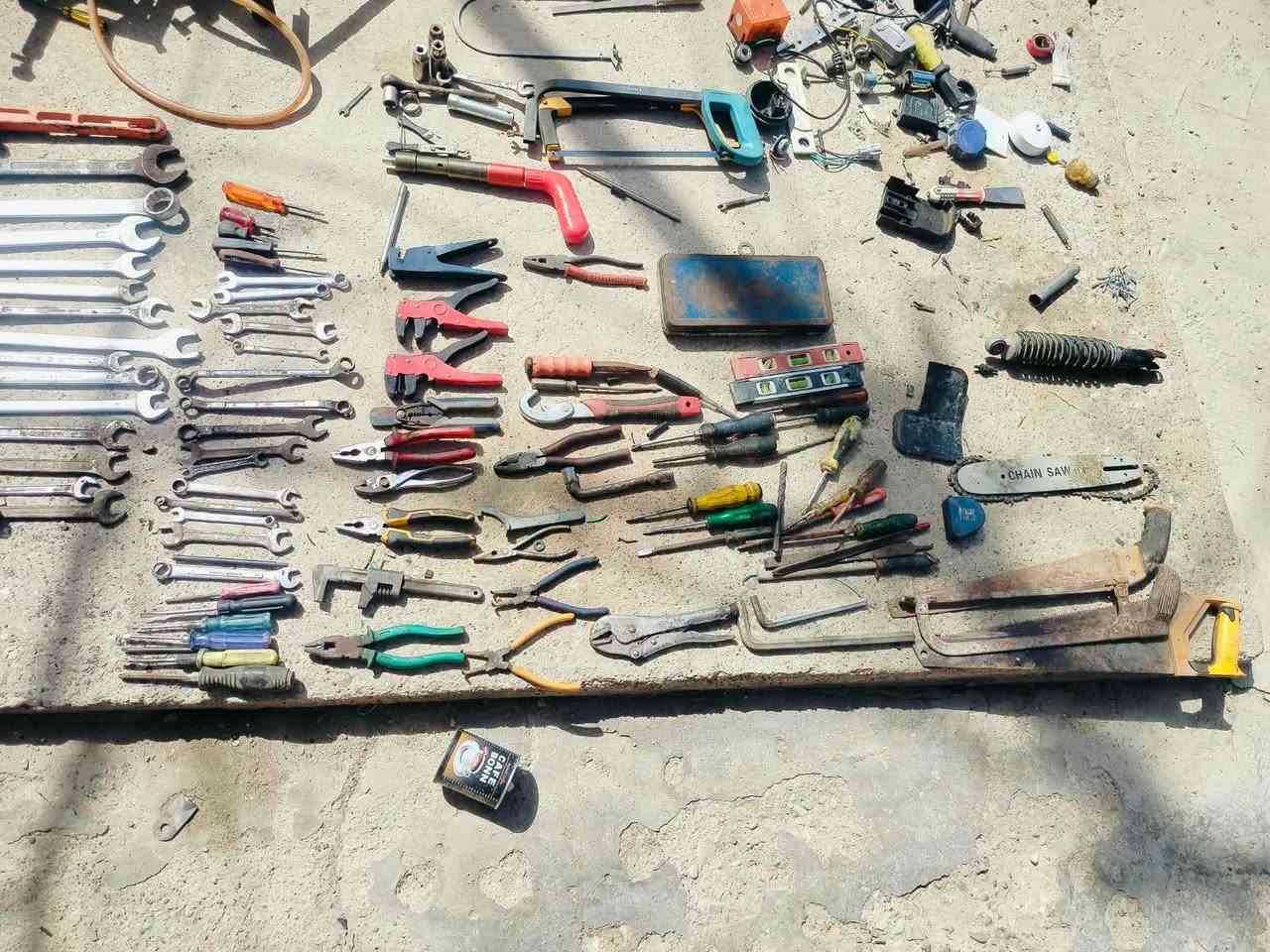 السلام عليكم عدد منوعه اغلبها اصلية شلعة مابيع تجي تاخذ الي محتاجه اهلا وسهلا بيك
مكاني. الانوار منطقة البيضاء. 
رقمي***********
بي واتساب مامتواجد ماسنجر
