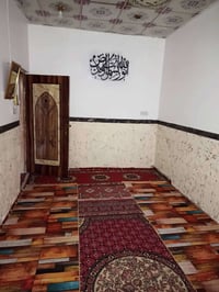 بيت البيع 100متر شارع المطار القديم قرب مدرسة جنائن غرفه صاله مطبخ ستق...
