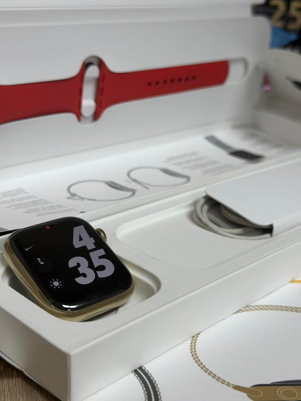 ساعه أبل ⌚️  Apple Watch Series 7️⃣
Stainless steel  GOLD
ستنلس ستيل  الذهب
الملابس  هيج قطعه ليكول عدي ساعه ابل😘😘
مواصفاته هوايه اكتبه جات جيبيتي وهو  كلهن يطلعهم الك
                       جيل 7️⃣🔥🔥
حجم  4️⃣5️⃣  ⛩️
               بطاريه  8️⃣5️⃣🔋👉👉👉
نظافه  9️⃣9️⃣💯💯 
كامل الملحقات الاصليه
مركز سيمو المايسترو دورة شارع الصحه
👉👉***********
اتصال 📞واتس اب /للحجز
توصيل لكل العراق
تابعني  🚀حتى يوصلك كلشي جديد يخص منتجات ابل
