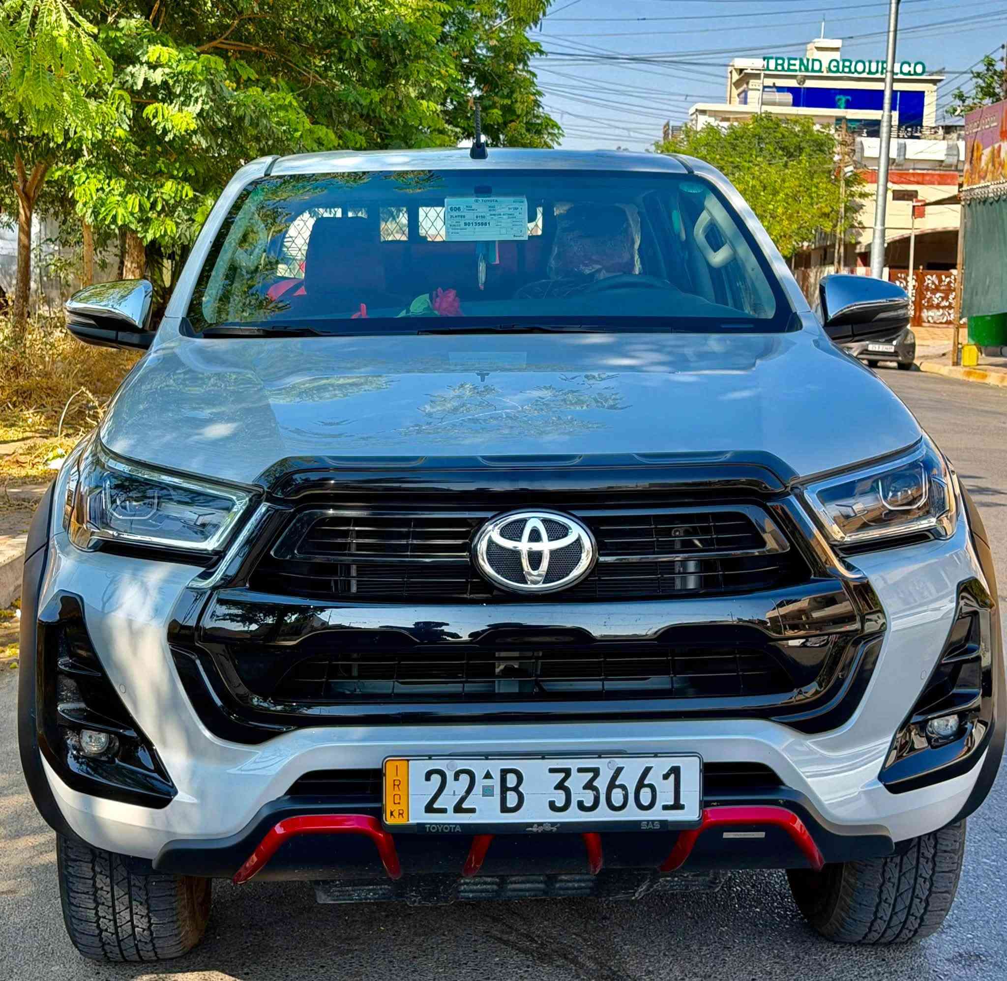 تيوتا هايلوكس 2025 TRD SAS 4x4

( سيارة زيرو و كلين شخط ابرة ما بيها و شرط الفحص)

(ضمان شركة ساز  100 الف او 3 سنوات)

(السيارة مدفوع الها تأمين ذهبي شامل لكلشي لمدة سنة و يتحول بأسم المشتري)

ماشية 14 الف كيلو حقيقي + الصيانة عامة و تبديل دهن بالشركة حصراً و مجاناً لحد 40 الف +دفتر بانزين موجود

(رقم اربيل مميز بأسمي شرط التحويل)

- تشغيل بصمة
- تبريد و تدفئة بالمقاعد
- محرك V6 سلندر 4000 تنفس طبيعي
- رادار و حساسات امامي و خلفي
- كامرة خلفية 
- قطعتين تبريد
- شاحن لاسلكي 
- دخول ذكي بالأبواب
و بعد بيها هواي  مواصفات ما ذكرته و سيارة نظيفة كلش و ما بيها أي نقص 

رايدها ب(415)

مكان السيارة كركوك و الشراي يتصل عالرقم و يتدلل (***********)
