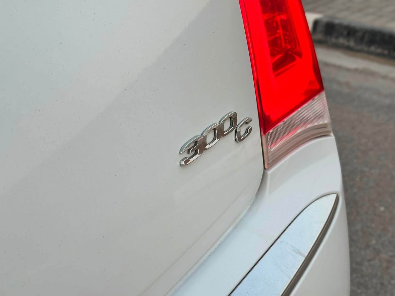 🚘 كرايسلر 300 C 🔥
• موديل:( 2016) م (2022)

المواصفـــات:

• فئة 300 C

• محرك 3.6L V6 قوي وعملي

• كير أوتوماتيك 8 سرعات

• دفع خلفي

• تشغيل بصمة + ريموت ستارت

• دخول ذكي بدون مفتاح

• مقاعد جلد

• مقاعد كهربائية

• ذاكرة للمقاعد

• تدفئة المقاعد الأمامية

• شاشة Uconnect + بلوتوث + USB

• Apple CarPlay + Android Auto

• كاميرا خلفية + حساسات خلفية

• تحكم بالسكان + مثبت سرعة

• مكيف أوتوماتيك ثنائي المناطق

• فتحة سقف

• إنارة LED

• ويل مكسيكي ألمنيوم وكالة

• نظام الثبات الإلكتروني + ABS

• وسائد هوائية كاملة

• نظام مراقبة النقطة العمياء

• تحذير مغادرة المسار

📌 رقم الشاصي:
2C3CCAEG0GH342283

📍 مرقم بغداد

🛠️ الملاحظات:
• جميع الملاحظات مذكورة في الصور

💰 السعر: 165 ورقة

البصره ***********
