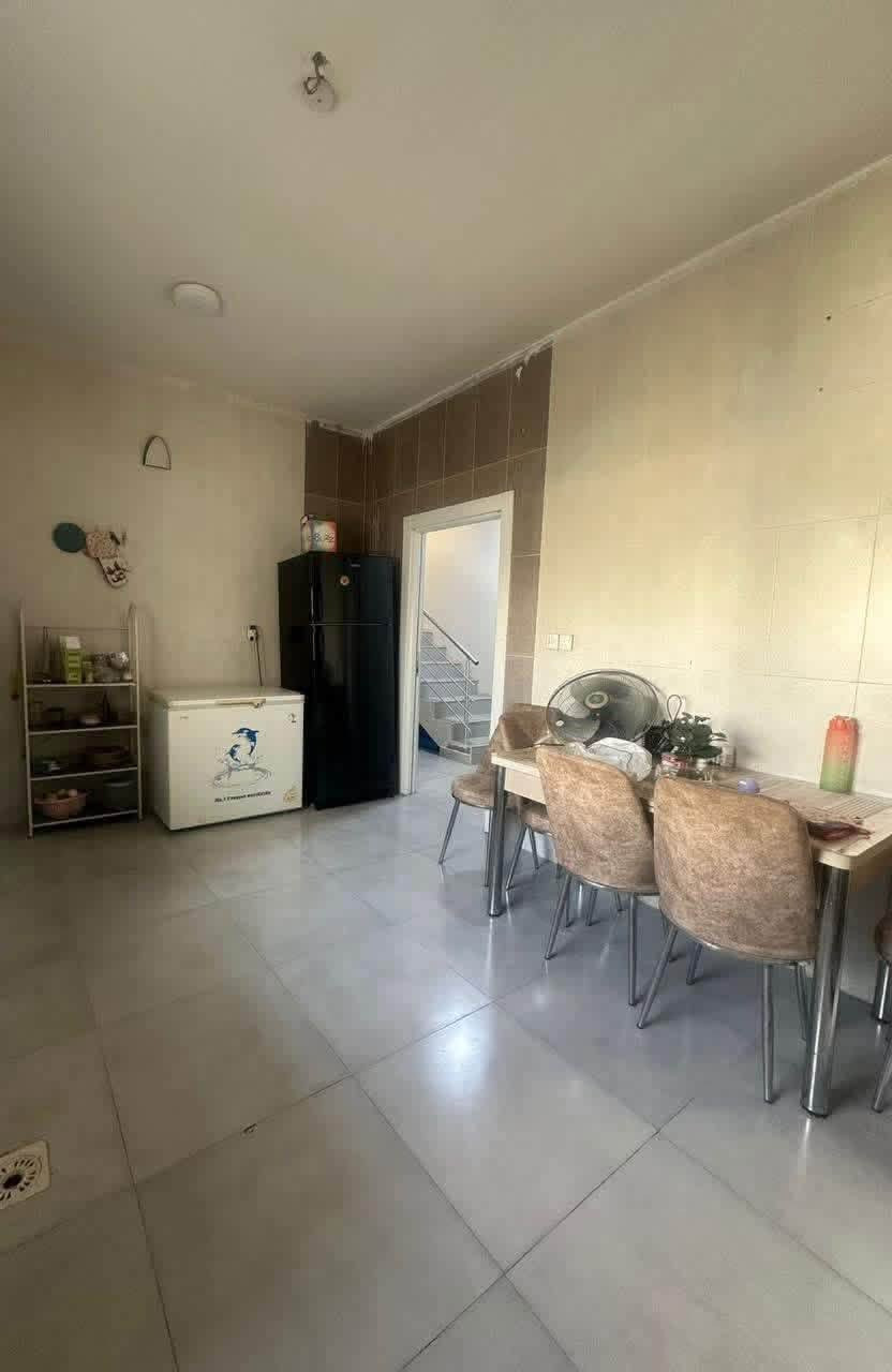 بيت للبيع بمجمع الغدير السكني
مساحة ١٥٣ متر طابق واحد 
للاستفسار اتصل على الرقم 
***********
