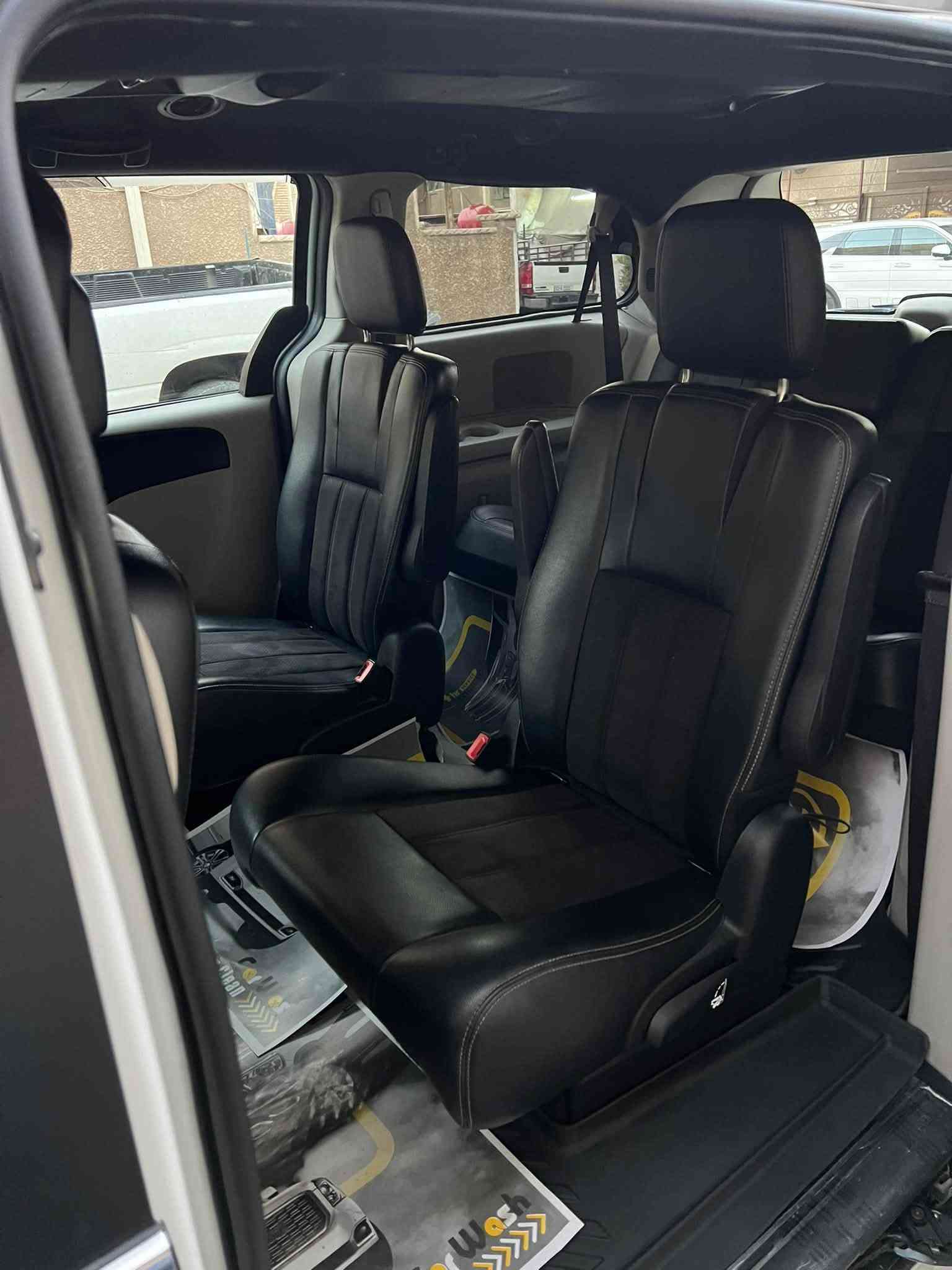دوج كرفان SXT  2019
رقم بغداد دولي بأسمي 
سنويه لغاية 2030
صور الحادث والسونار بالمنشور 
بدون أرباك 
ماشيه 131000 مايل 
ابواب وجنطه كهرباء 
تبريد 3قطع 
كراسي منفصل جلد
داخل أسود
تشغيل عن بعد 
فرس سقف مع شاشه 
كامره دواره
تبديل صدر خلفي وامامي 
وبلكات ورولات يم الوافي 
ادامه كامله 
تبديل مروحه F01  600 
أنسه الحماوه 
السعر 165$ وبيه مجال
مكان السياره بغداد الشعب 
للاستفسار ***********
أعتذر عن المراوس
