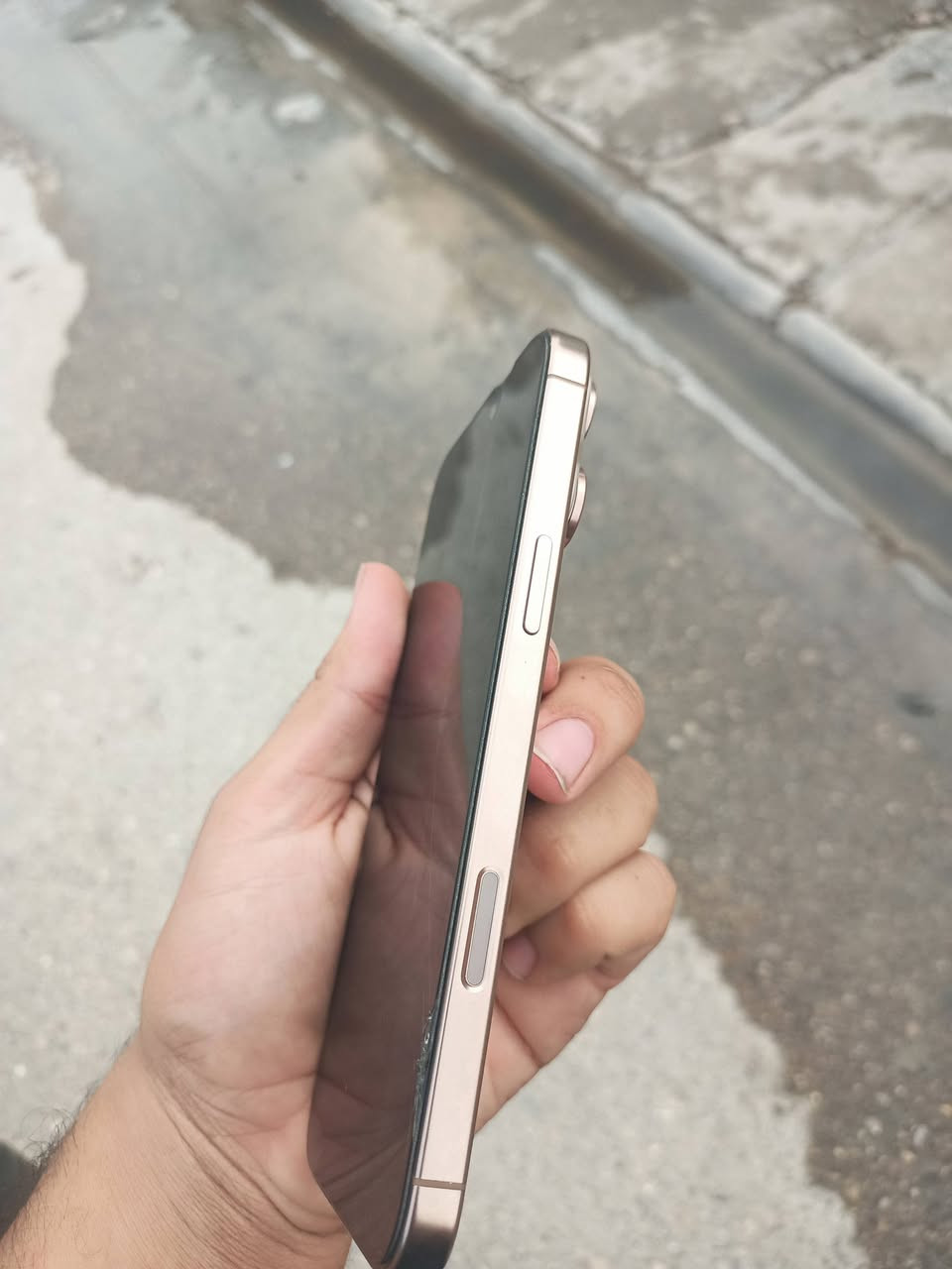 ايفون ١٦ • جديد • للبيع