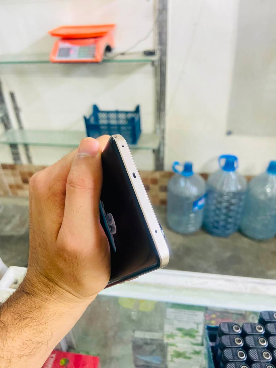سلام عليكم جهاز للمراوس
ريلمي 15برو 
مراوس بجهاز الألترا23و 24
للاستفسار تصال عل رقم ***********
