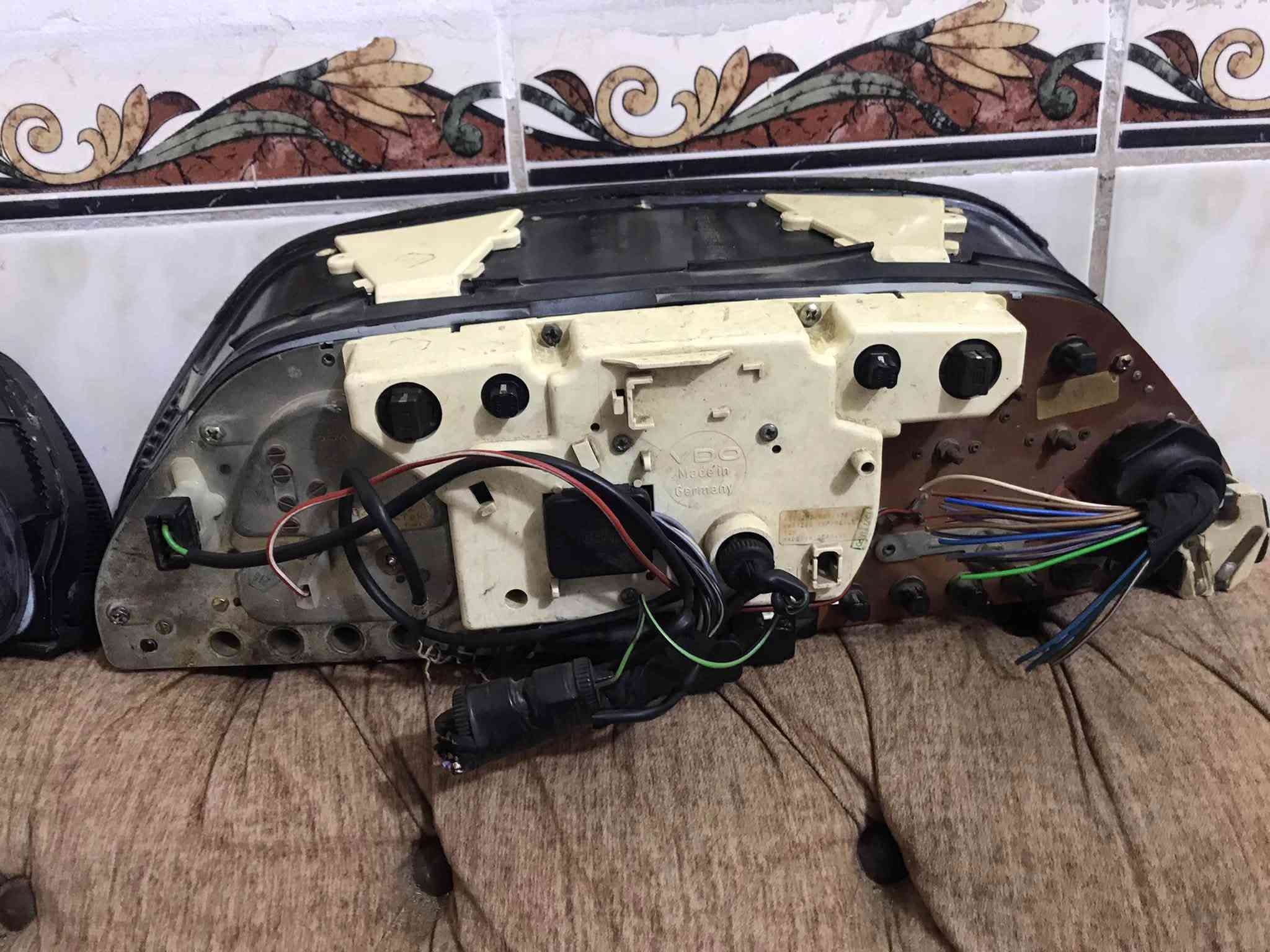 للبيع ساعات Mercedes benz
W126/300SE
W124/320E
جدد وارد 
عنوان بغداد 
***********
