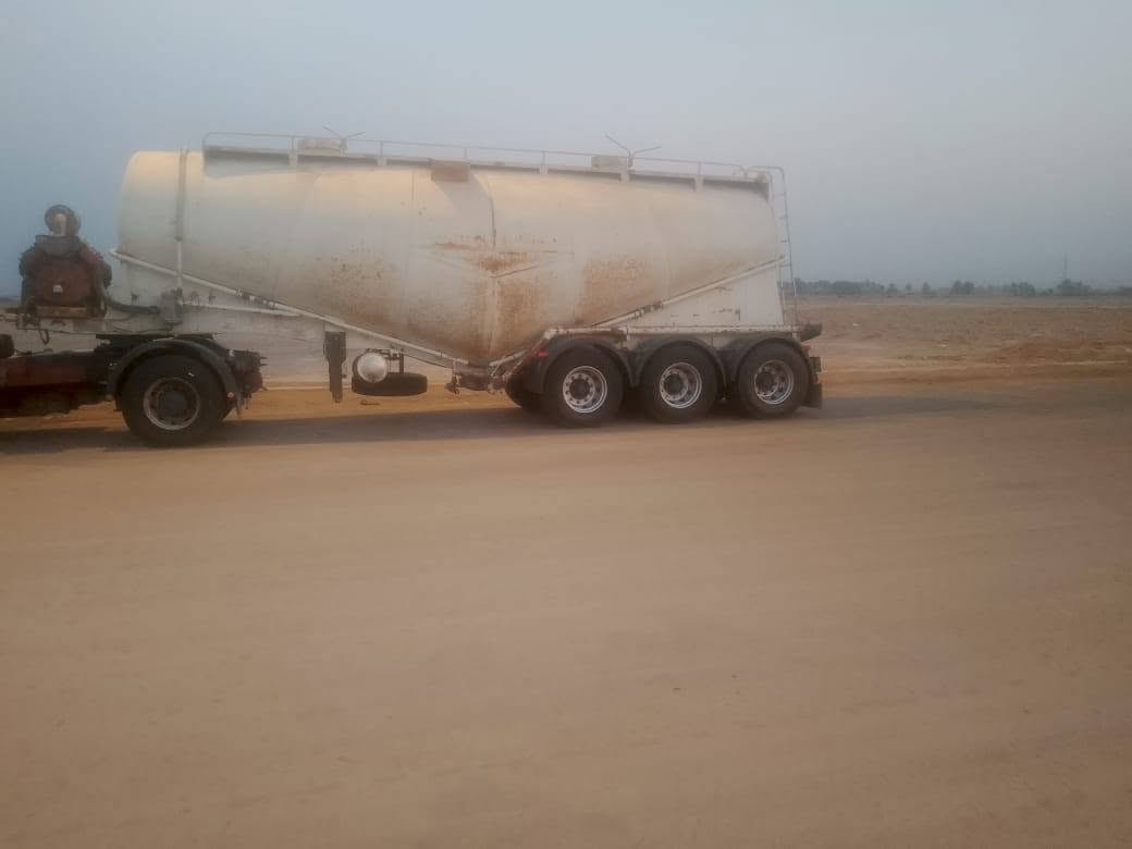 سايلو 7لبيع ضاغطة نضيفة تفريغ نص ساعة مزوج تخم تاير جاهز لعمل ماعايز برغي 80وبي مجال مكان سماوة خاص ***********
