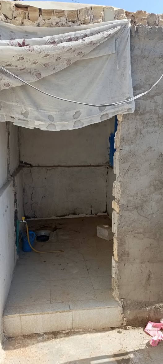 طبيت للبيع 100م خلف جامع الخزاعل الارضيه سراميك سقف سندويش ومسجل بتعداد سكاني ومرقم  عايز ترتيب قليل وباب حمام فقط سعر 12وبي مجال قليل  
رقم:***********
