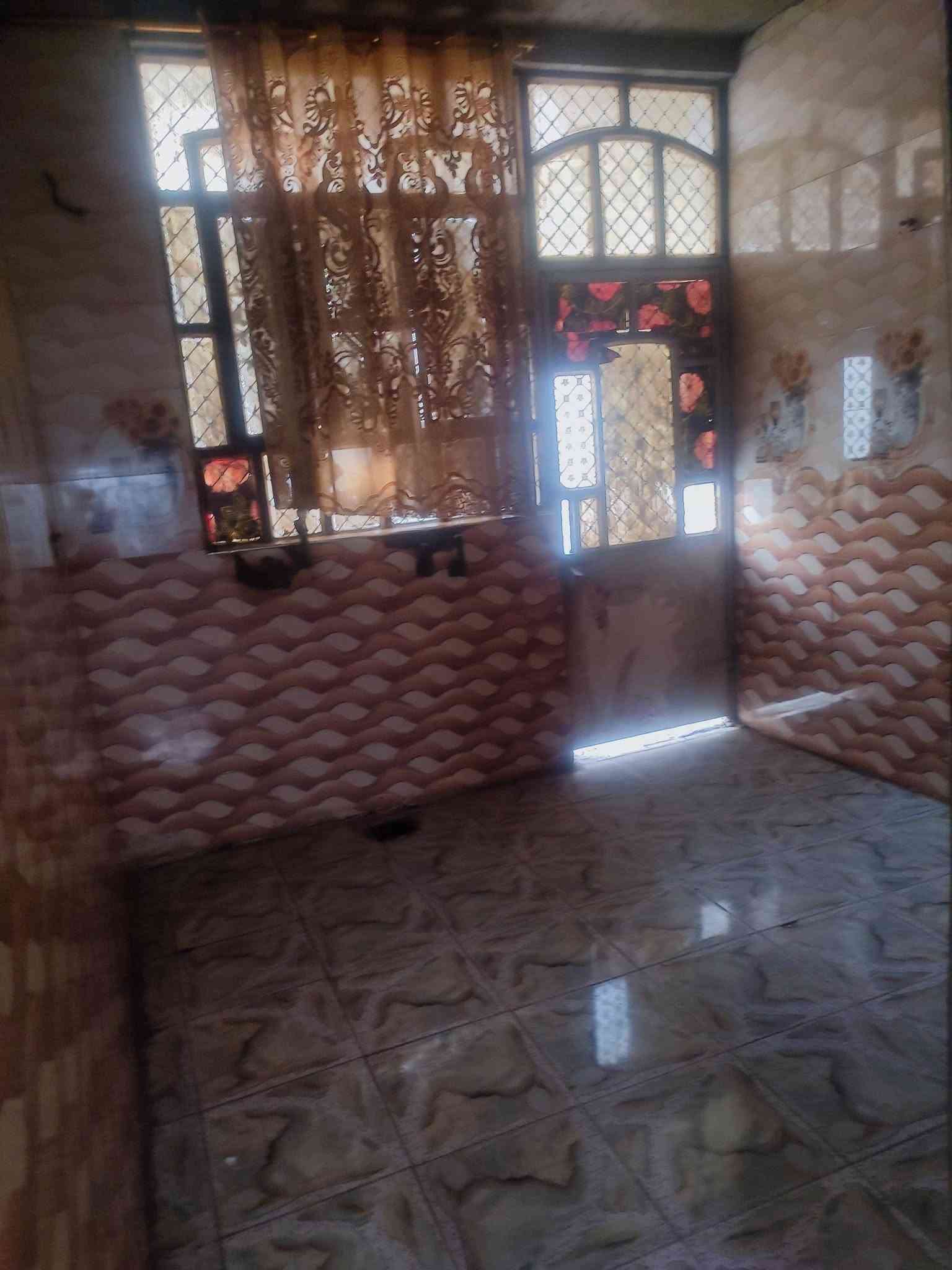 سلام عليكم بيت للبيع مقابيل النازحين 
استقبال وغرفه وصاله ومطبخ وصحيات 
م 150 انزال 20 سعر ب35وبي مجال 
‏‪***********‬‏
