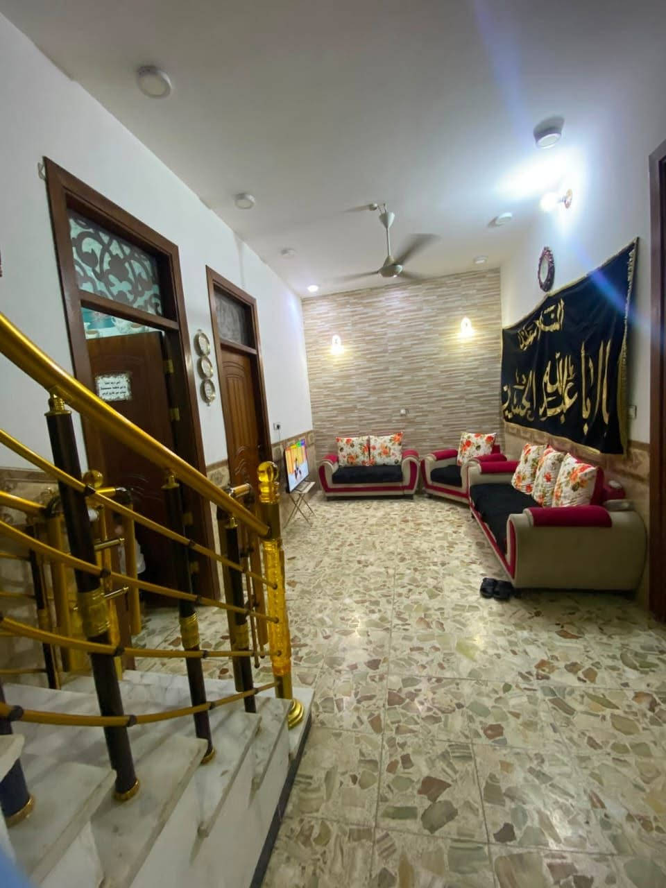 دار سكن للبيع مساحه 109ركن مربع حي الزهراء قريب على شارع ٢٠ وقريب على مشتل السلام للاستفسار مكتب ياسين للعقار ***********/طابقين مسلح
