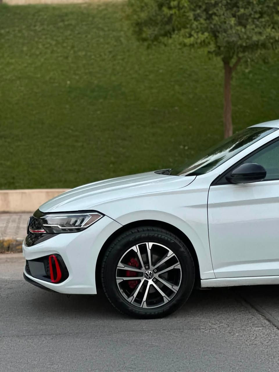 Jetta 2024 S SPORT  ✨
15 torbo ✅
مواسەفاتەکانی _  شاشە کریستال - کامیرە ـ سوکان ڤۆلیوم ـ کوشن هیتەر  ـ360 رادار پێش گۆراو بۆ GLI -
پێش کەبس بۆنید چاملخ بۆیاخ + دوو پەڵە سەقف pdr + 
سعری ١٢٥ و مجال 

 ٣ مانگ کاتی لەگەڵە
*********** WhatsApp

