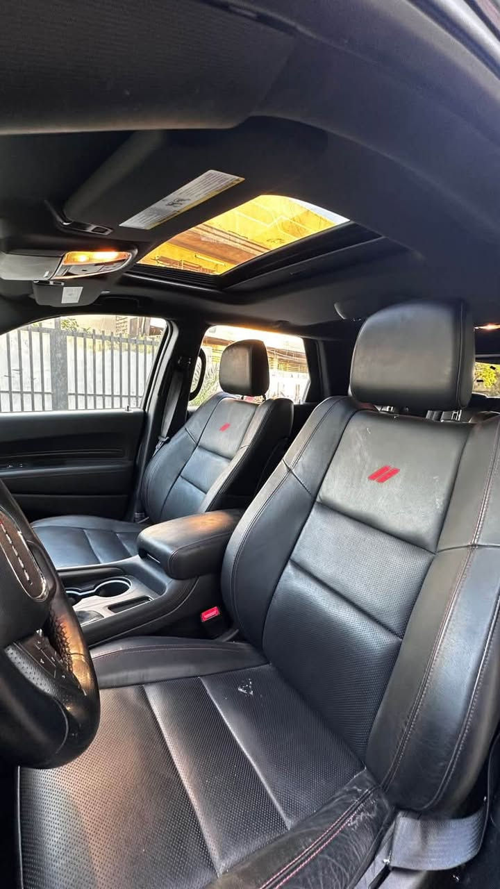 دوج دورانكو GT  Plus
* الموديل: 2024
* الشركة: Dodge
* الفئة: GT Plus
* ⁠دركة ستيرن حرف (D).
* ⁠المسافة المقطوعة (17) الف مايل.

    V6 (Pentastar)

* الدفع: AWD (دبل).
* تبريد مقاعد أمامية .
* ⁠تدفئة مقاعد امامي وخلفي.
* تحكم كهربائي بالمقاعد.
* شاشة 10 إنج Uconnect

* Apple CarPlay + Android Auto

* تشغيل بصمة + ريموت ستارت
* مكيف أوتوماتيك 3 مناطق

* Blind Spot (نقطة عمياء)

* حساسات.
* كاميرا خلفية.
*مثبت سرعة.
* نظام مانع انزلاق.
* ⁠رادار اماي.
* ⁠رادار جانبي.
* ⁠باب خلفي كهربائي
* فتحة سقف.
* مرايا تسخين.
* ⁠اشاير بالمري.
* ⁠ترحيب.
* اطارات 20 إنج.
تفاصيل كامله بالمنشور .
موجود الكار فاكس مالتها. 
مكان السيارة : بغداد
((رقم بغداد شهداء))
رقم الشاصي : 1C4RDJDG1RC227993
والكتلوك ايضا.
علق (بتم) يوصلك السعر والتفاصيل على الخاص.
للتواصل على رقم الهاتف واتساب فقط ***********
