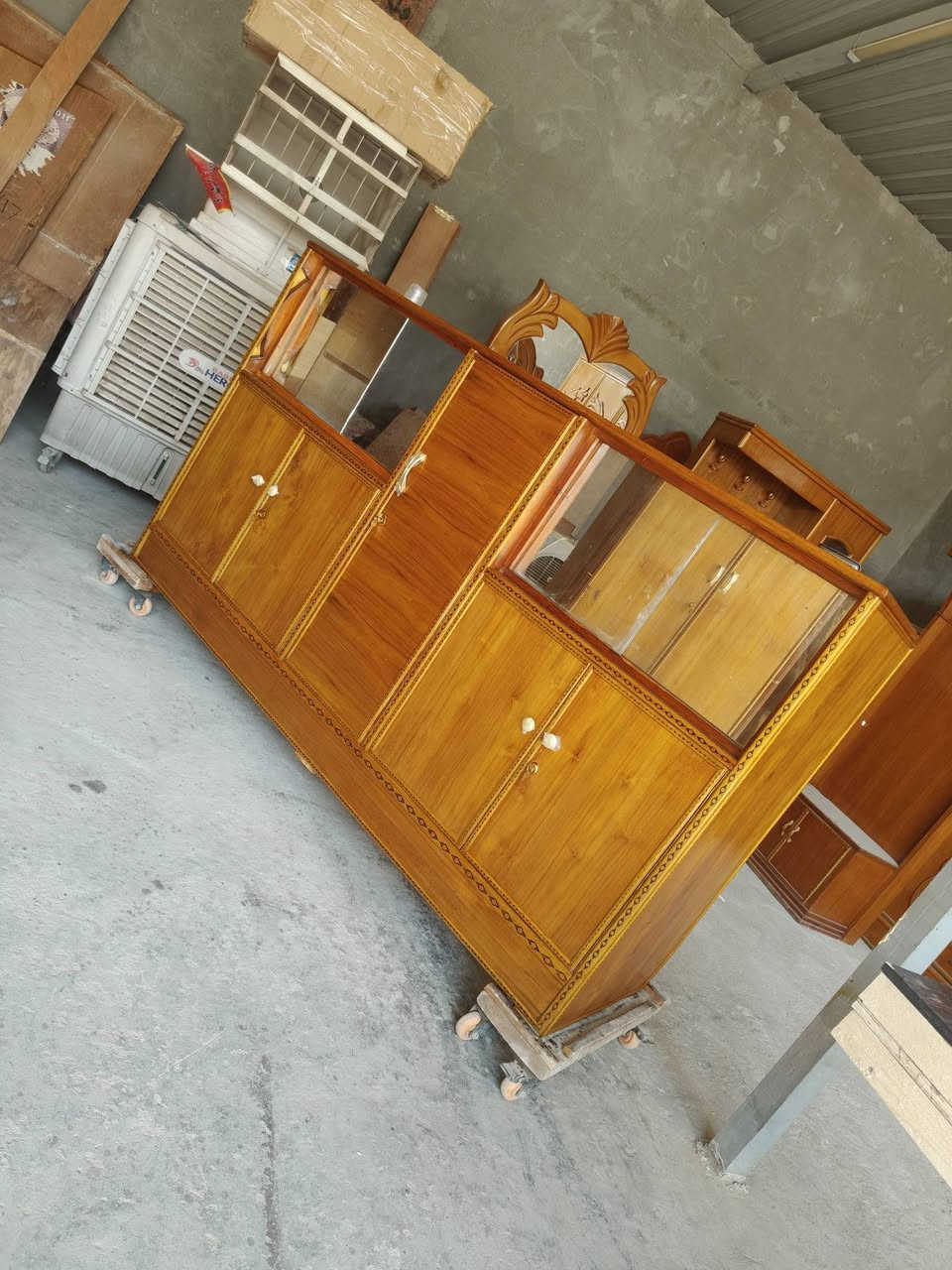 كناتير 2 باب تسكام اخو الجديد سعر الواحد 175 وبوفيه تسكام سعره 150 اخت الجديده واتساب أو اتصال *********** مكاني بابل حله أبو غرق قرب السيطره يوجد توصيل
