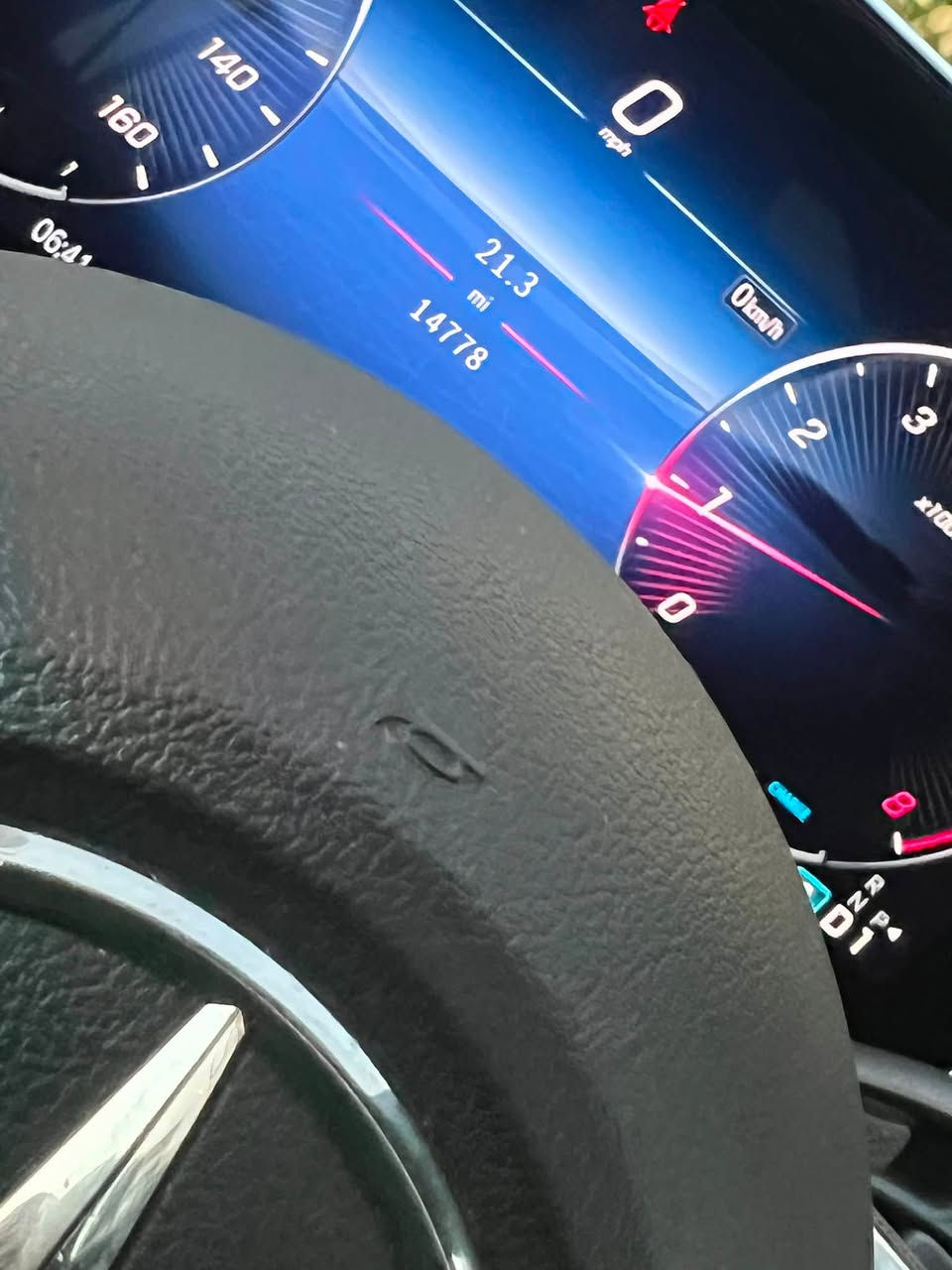 بسم الله 

مرسيدس طلب خاص من النوادر  مواصفات أس كلاس ✨

‏➖➖⚔️ MERCEDES BENZ C300 - 2023 ⚔️➖➖

━━━━━━━━━━━━━━━━━━

🚘 معلومات السيارة اقراها كل تفاصيل موجوده قبل متتصل اخوي الذهب . 

▫️ نوع المركبة :- مرسيدس سي كلاس

▫️ الفئة :- C300

▫️ الموديل :- 2023

▫️ المسافة المقطوعة :- 14 ألف فقط كانه زيرو دسوق 

▫️ تواجد السيارة :- السليمانية

▫️ اللون :- أبيض / سقف أسود

━━━━━━━━━━━━━━━━━━

🔥 المواصفات والتجهيزات 🔥

السيارة بدون مجاملة كأنها دسوك زيرو من النظافة والنعومة والمواصفات الخاصه مسويله صيانه دهن شركة مبدل إله. ولتقارنه بغير سياره لان جدا نادره من المشي والمواصفات  وحادث جدا بسيط بدون ايرباك . 

السيارة مجهزة برادرات وأجهزة قيادة متطورة:

🔹 كشنات مساج، وهاي جداً نادر تجي بالـ C Class

🔹 داتا شو على الجام الأمامية الحجم الكبير
HEAD UP DISPLAY

🔹 رادار أمامي الكبير مانع التصادم

🔹 رادار جانبي
BLIND SPOT

🔹 رادار خلفي مانع التصادم عند الرجوع

🔹 كامرات محيطية عدد خمسة

🔹 حساسات محيطية في الأمام والخلف

🔹 AUTO PARK يبحث لك على مكان ركن السيارة

🔹 دشبول إلكتروني ثيمات متعددة حسب الاختيار

🔹 نظام الاستشعار عند فتح الأبواب

🔹 أنظمة القيادة:
ECO / SPORT / SPORT PLUS / INDIVIDUAL

🔹 بانوراما سقف أسود على طول السيارة

🔹 نظام الدخول الذكي

🔹 رجوع الكشن والستيرن للخلف عند إطفاء السيارة

🔹 داخل مميز جلد لو زعفراني

🔹 نظام صوتي مميز وعجيب
BURMASTER 3D

🔹 الكشنات الأمامي خزن 3 درجات

🔹 ستيرن كهربائي متحرك كل الاتجاهات

🔹 صندوق كهربائي، دكمة كهرباء وقفل

🔹 شاشة أمامية كبيرة، شاشة S Class

🔹 نظام الإطفاء الذاتي في الازدحامات ECO

🔹 سايد بريك كهرباء أوتو

🔹 كير رياضي على الستيرن

🔹 الستيرن هيتر وتحكمات كله لمس

🔹 إنارة محيطية مميزة 64 لون

🔹 الشاشة الوسطية تحتوي على جميع أوبشنات السيارة، الي إذا أذكرها يومين ما تخلص

🔹 كتلوكات الشركة، كاعيات الشركة

🔹 هزة جديدة، فحص جديد

━━━━━━━━━━━━━━━━━━

⚠️ ملاحظة /:- 

السيارة فقط بنيد صبغ، بدون إيرباك، بدون دواخل، بدون شاصي.

رقم الشاصي موجود بل منشور . 

━━━━━━━━━━━━━━━━━━

💰🔥 السعر :- 336 ورقة 🔥💰جوا السوك 

أفتر معارض العراق كله، متلكه هيج نظافة وسعر.

⛔️ علماً سعرها من مزاد أمريكا مباعة بـ 31,100$

━━━━━━━━━━━━━━━━━━

📞 التواصل على رقمي الخاص فقط وتس اب موجود 

***********
