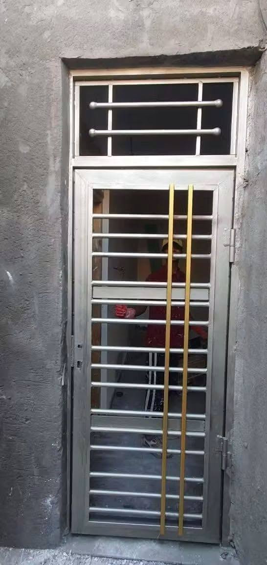صبغ درجه اولا بسعر مناسب تنضيف شبابيج وصبغ الصباغ مهند ناصر ***********
