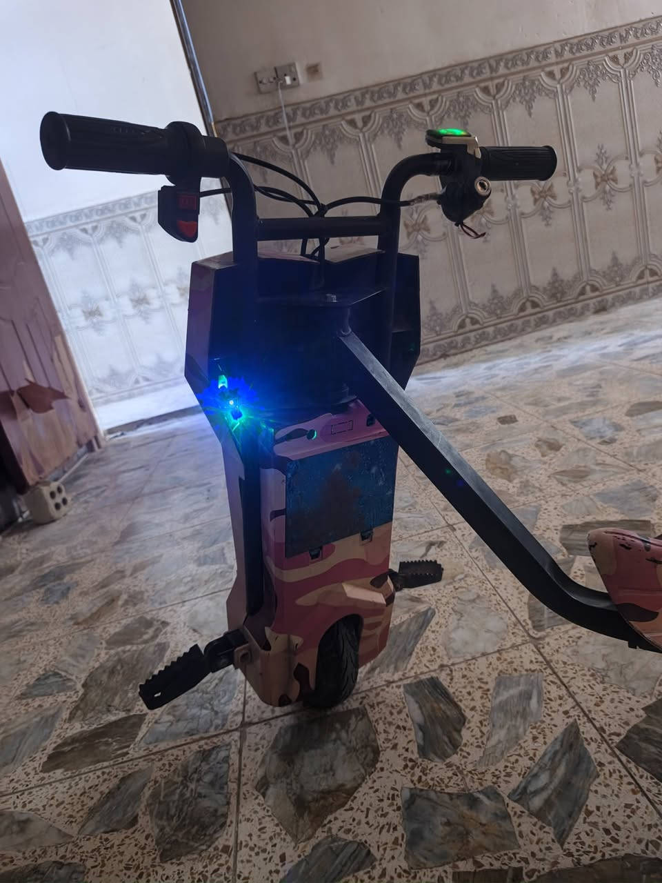سكوتر مستعمله نقص بس سويج مسويها دكمه سعرها 120 بغداد مدينه ***********
