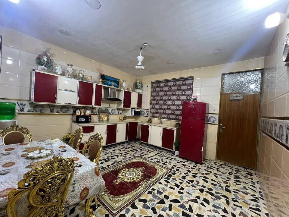 السلام عليكم
للبيع بيت زراعي في الشعب
مساحة ١٥٠ متر
١٠ الواجهة 
١٥ النزال
طابقين يحتوي على ٤ غرف نوم و٣ صحيات داخلية وخارجية 
مطبخ حار وبارد 
استقبال 
للاستفسار ***********
