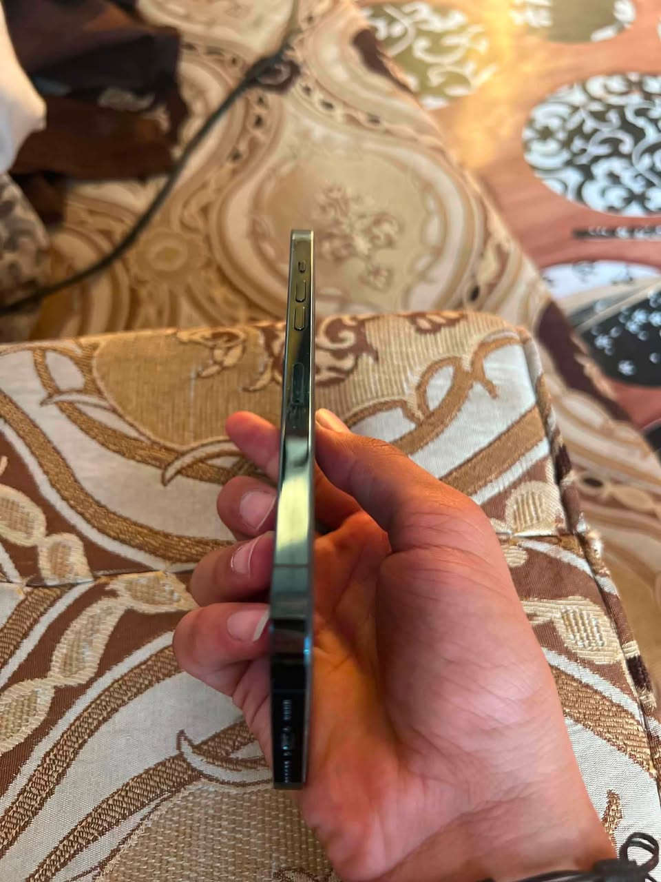 سلام عليكم ايفون 12 برو ماكس شرق اوسط  مكفول من شخط ما مفتوح ولا قطعة مبدله بي  بطاريه  لبلاد 77 السعر 525 وبي مجال حك جيته مكاني كربلاء التصال ع رقمي تجي تاخذه من باب البيت ***********
