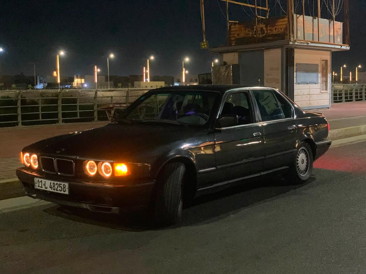 يالله السلام عليكم  للبيع او مراوس
بي ام دبليو 730موديل 91 رقم بغداد اجنبي سنويه جديده تحويل مباشر مكينه كير خير من الله الكشر كدام عينك السياره احله من الصور داخل حلو مرتب بجم عريض مكينه  30ماصدات  اسوار صليب عالي زنون ناصي عدسات بلوجكتر عدسات دعاميه امامي  مال V8 تايرات امامي كلش نضاف الخلفي نص عمر ويل شمس مسجل سماعات شغال لد سحب نشره داخل الدشبول هورن فول رون كيج  سرعه شغال كهربايات كلها شغالات السياره بدون فتحه السياره احله من الصور بهواي السعر (40)او بيها مجال  للطيبين شوفها واني حاضر مكاني الرمادي 
***********
