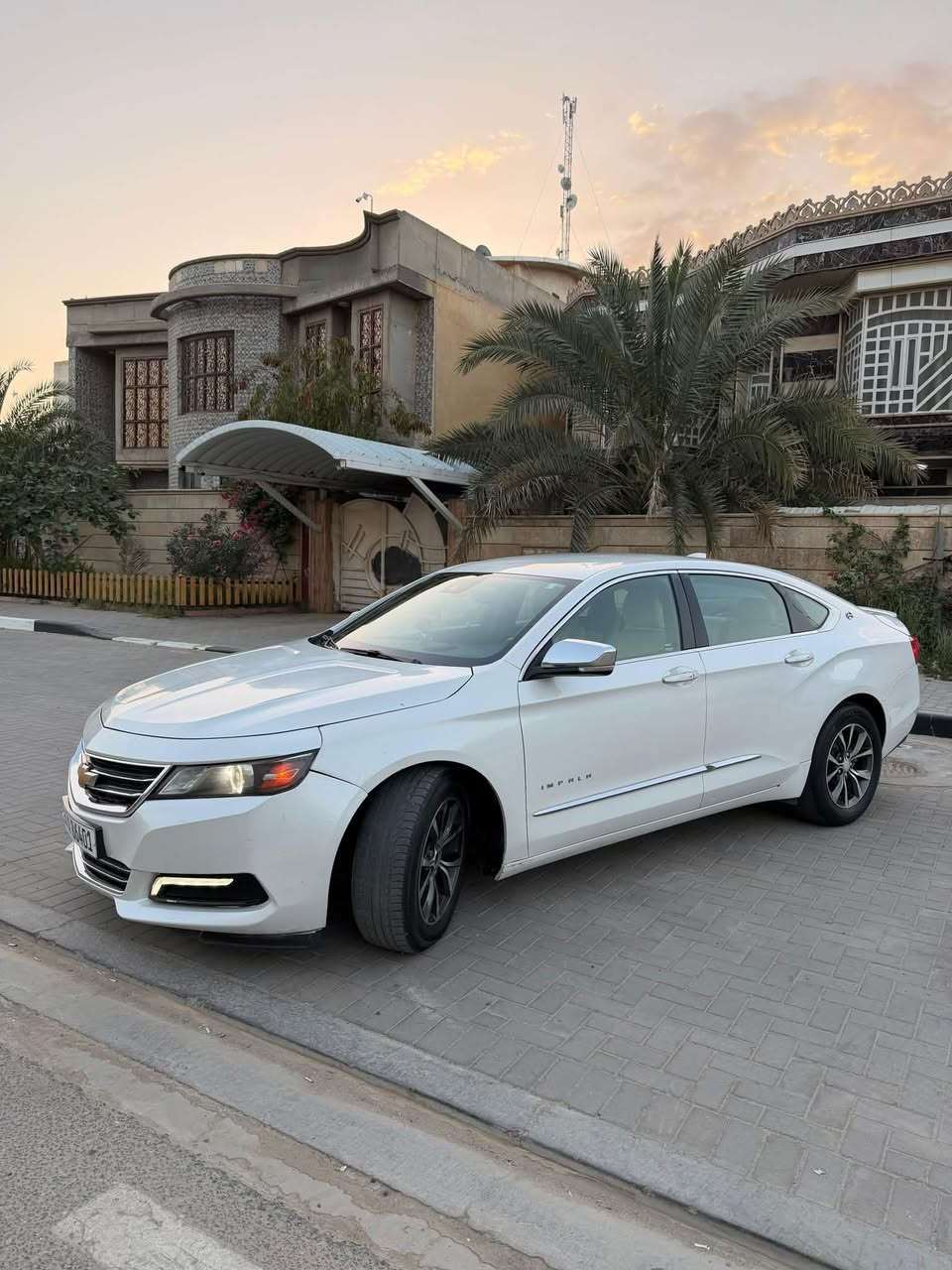 السلام عليكم 
امبالا ٢٠١٨ بريمير 
٦ سلندر 
للون صدفي فول موصفات ما عده الفتحه 
ماشيه ١٢٠ كيلو متر 
وارد امريكي جاملق وباب السايق وبالعراق صار بيه الجاملق الامامي الثاني 
سياره مكينه كير كفاله السياره جاهزه للاخير 
سعر ١٠٥ رقم بصره 
***********
