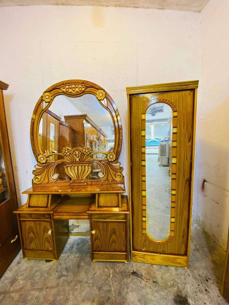 غرفه نوم عراقي ب550 نظافه فول تواصل ويانا عبر الواتس اب ***********
