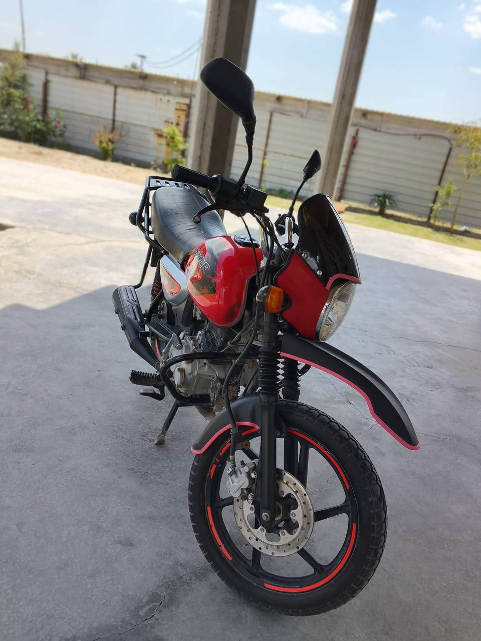 بوكسر جبلي موديل 21 اوراقه ضايعه كهربائيا شغاله مجفته ما تبخر نكره سلف تايرات جدد شتريتهن المكان بغداد ابو غريب السعر 900وبيهه مجال خابرني تدلل ***********
