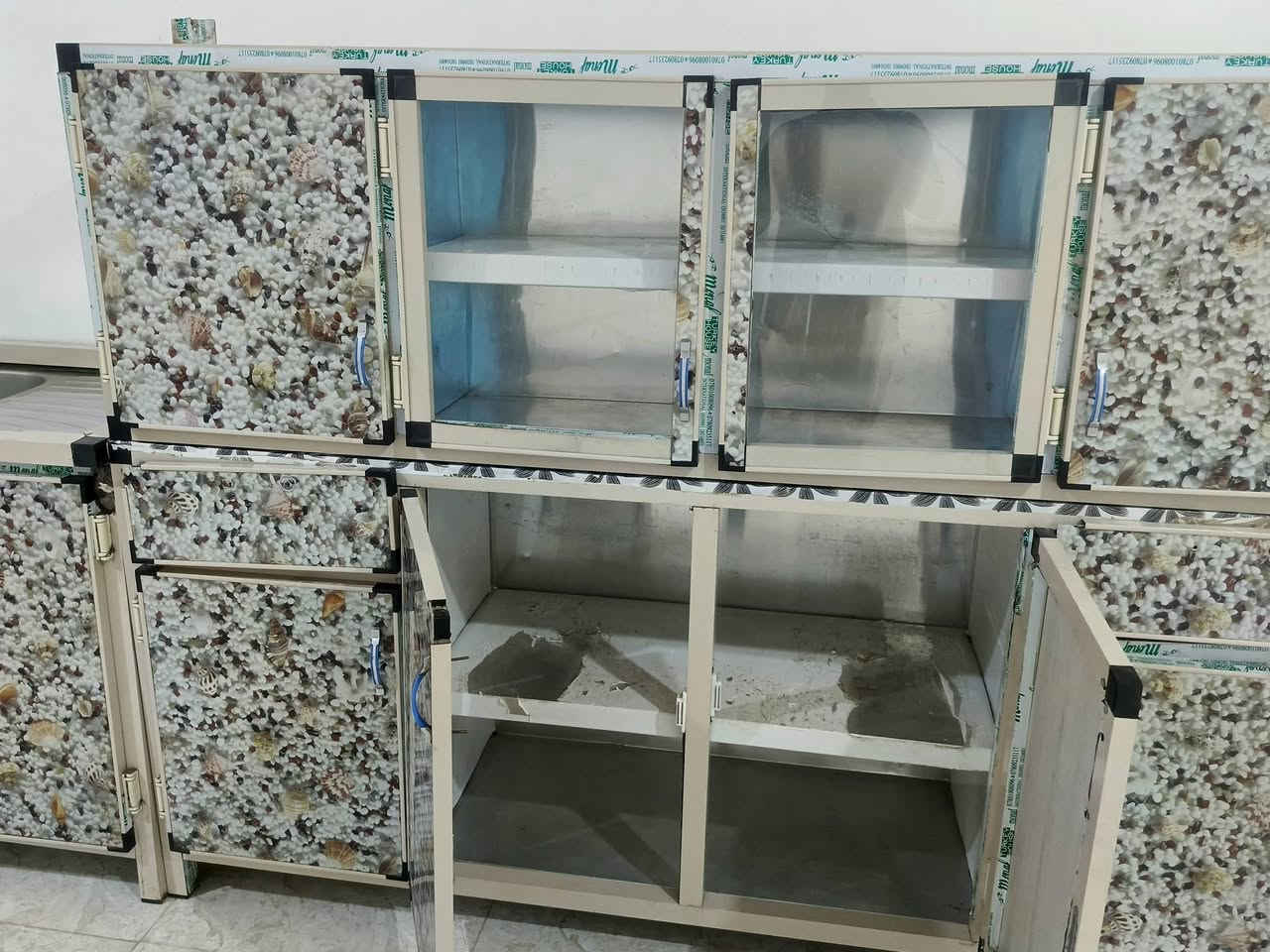 السلام عليكم كاونتر مستخدم نظيف مترين مترين سنك مترا مكان ناصريه حي الفداء شارع مدارس رقم الهاتف ***********
