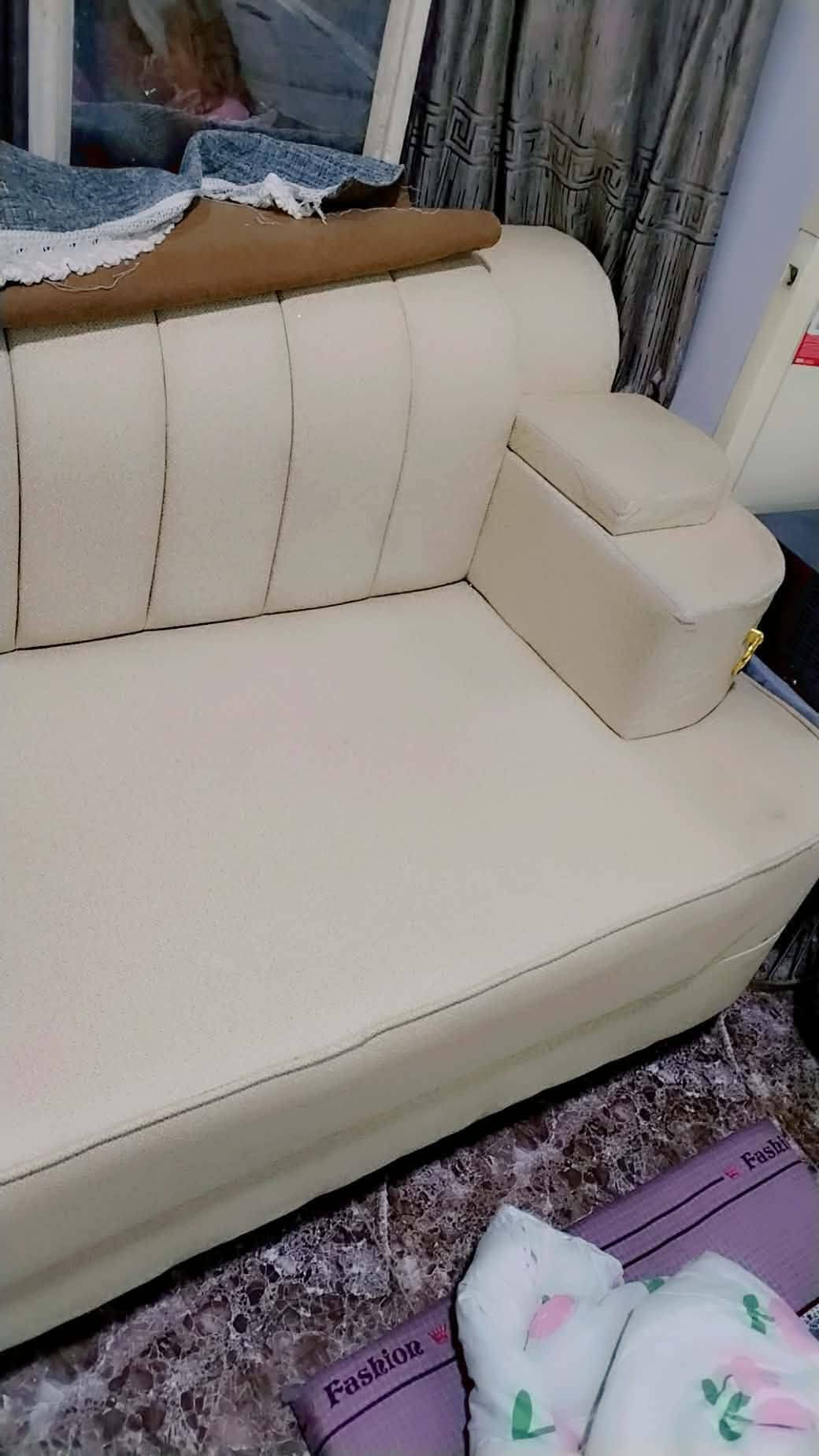ديوان للبيع 12 متر 22 نفر...  شغل توصاه مو سوكي حطاطه خشب بلوك سفنج ضغط قماش درجه اولى سويته قبل شهرين مليون وربع للبيع مليون وبي مجال...  العنوان كاطون الرحمه قرب جامع الاقصى ***********
