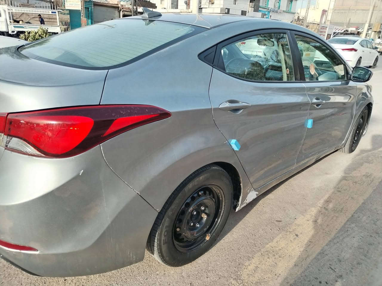 النترا 2015 امريكي محرك 2000
حادثها قبق الجنطة وبيها بابين مبدلات جهة السايق بدون حادث اثر شخوط وشرط الفحص
السيارة كير ومحرك جديد شرط كفالة لاتنقيص ولاتبخير 
حدادية جاهزة خير من الله
كهربائيات كلها شغالة التبريد شغال
هزة جديدة وارقام انكليزي وباسمي اداورلك ثاني يوم 
سيارة كاملة ربع ماتخسر عليها 
السعر 90 وبيها مجال 
***********
