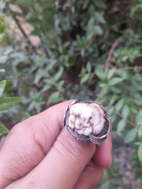 قطعة من النوادر خامة من حجر الزوعة  الاتصال /07700781876