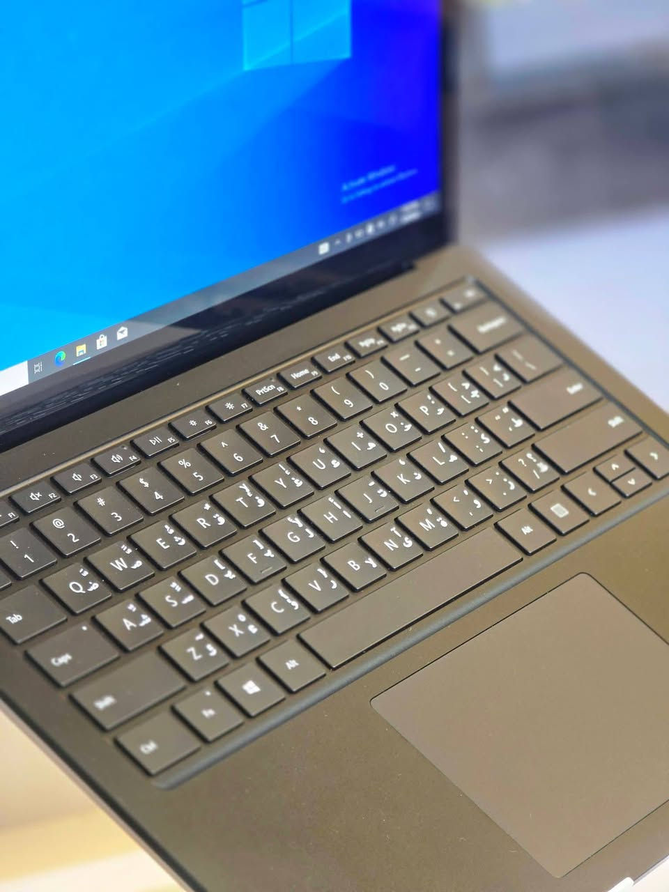 عرض طلابي مميز بسعر 485 فقط..
✨ Microsoft Surface Laptop 2 | أناقة وأداء بمستوى مختلف ✨

إذا تدور على لابتوب يجمع الفخامة، الخفة والأداء… هذا الـSurface يستاهل 👌🏻

💻 Microsoft Surface Laptop 2

⚡ Core i5 – الجيل العاشر – فئة G7

🧠 RAM: 8GB DDR4

💾 Storage: 256GB SSD M.2 NVMe

🖥️ شاشة 13.5" بدقة 2K – IPS

⌨️ كيبورد مضيء

🖤 لون أسود طافي مميز وأنيق

✨ نظافة عالية جداً – استخدام قليل

💰 السعر: 485 دينار فقط

🎁 ويجي وياها :

🎒 حقيبة هدية

🖱️ ماوس هدية

🔌 شاحن الجهاز الأصلي

🚚 التوصيل مجاني

Surface Laptop 3… جهاز أنيق، خفيف، وراقي بكل تفاصيله 🤍💻

🚚 التوصيل: متوفر إلى جميع محافظات العراق

📍 الموقع: بغداد – الأمين الثانية

📞 للحجز والاستفسار (واتساب): ***********

📩 تليگرام: @Hf_Yy5

🔥 لا تفوّت الفرصة! الكمية محدودة والعرض مستمر لحين نفاد الكمية. احجز جهازك الآن واستمتع بأداء مميز وسعر منافس.
