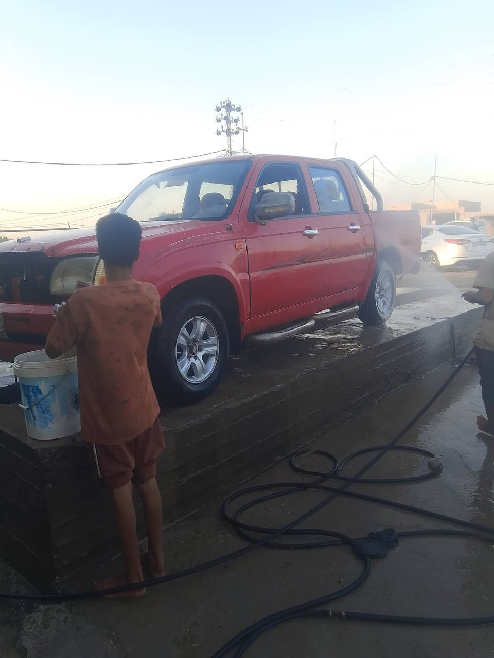 سلام عليكم سيارة موديل 2012محرك جديد تاير جديد تخم تاير
مداور مباشر سعر 35وبيه مجال عنوان دوانيه الحمزة شرقي 
***********
