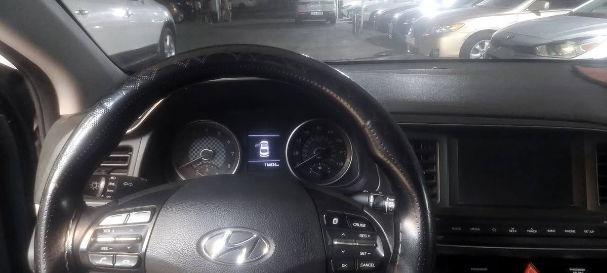 قطعة وحدة صبغ بدون دواخل بجم كبس
محرك ٢٠٠٠ دوش المرغوب
وارد امريكي
محرك كير طخم شرط في شرط وين مايعجبك افحص السيارة احلى من الصور 
للتواصل 
***********
