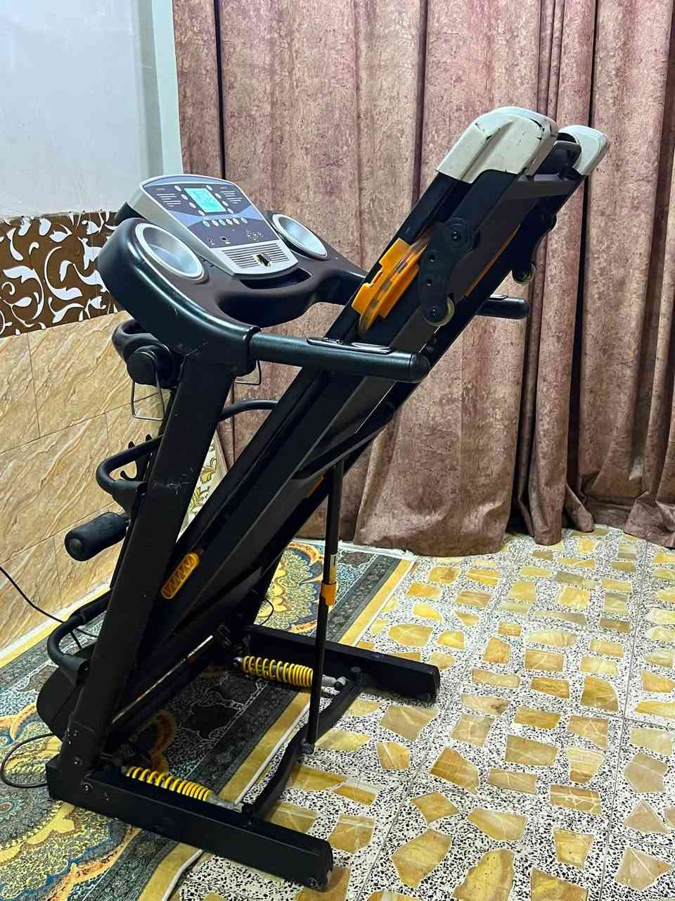 جهاز جري صناعة فرنسي بي رجاج تكسير شحوم  وبي شناو بطن وبي شاشه تعد وقت سعرات حراريه قياس نبضات القلب مسافه مقطوعه وبي اواكس بلوتوث شاحن موبايل يحمل 120K وبي حامل الاكواب عدد2 وبي  جهاز يطبك ومياخذ مساحه كامل مواصفات سعره 275 الف بغداد يوجد توصيل لجميع المحافظات ***********
