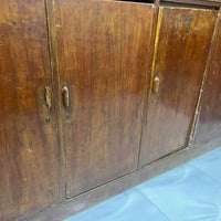 بوفيه  خشب  ٥ ابواب والسعر خاص للاستفسار ٠٧٨٥٥٩٠٦٣٥٩